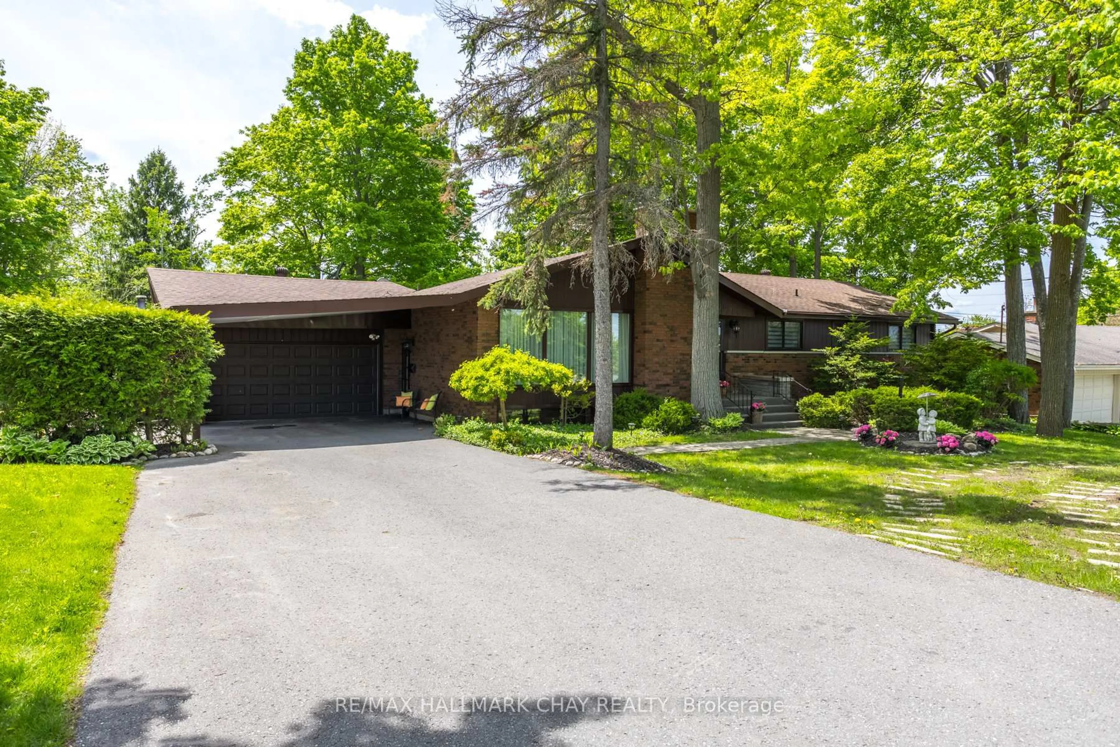 Unknown for 1009 FAIRBAIRN St, Peterborough Ontario K9K 1C1