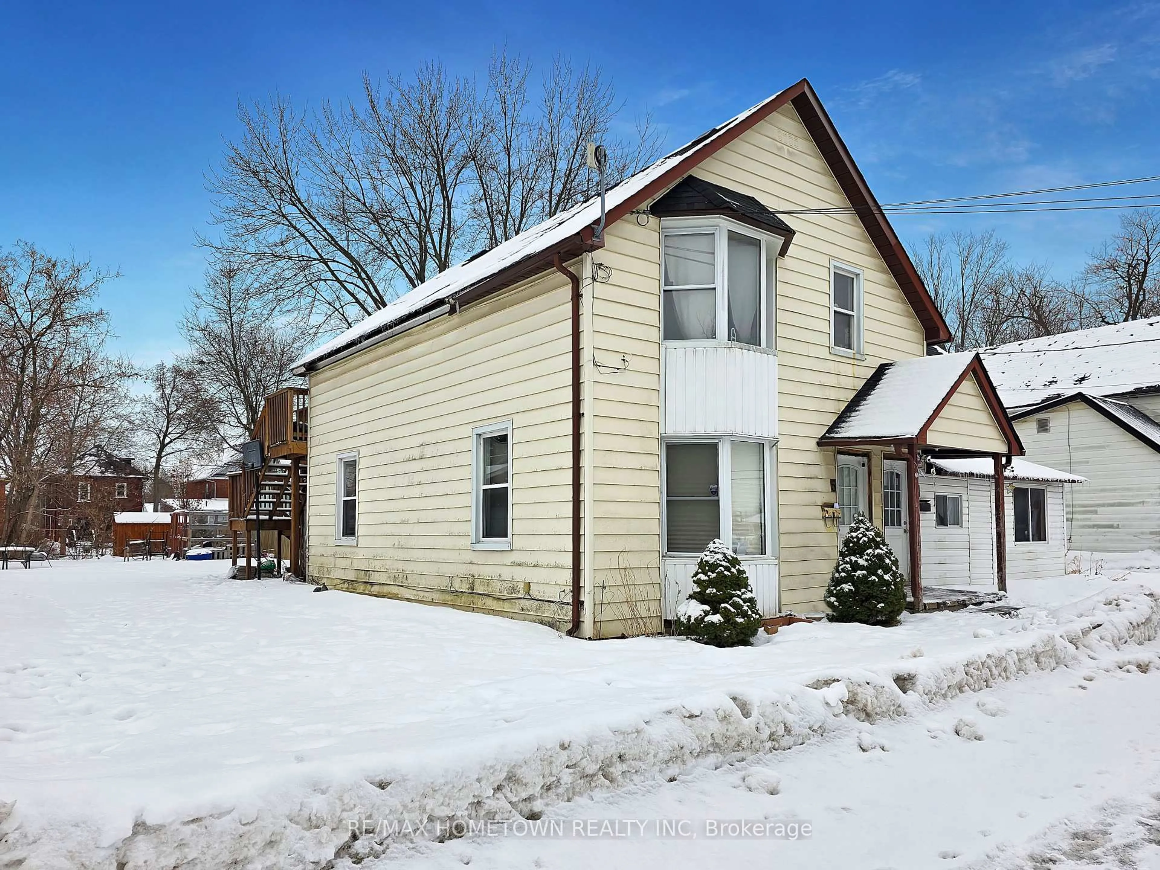 Unknown for 5 Robinson Ave, Smiths Falls Ontario K7A 1K3