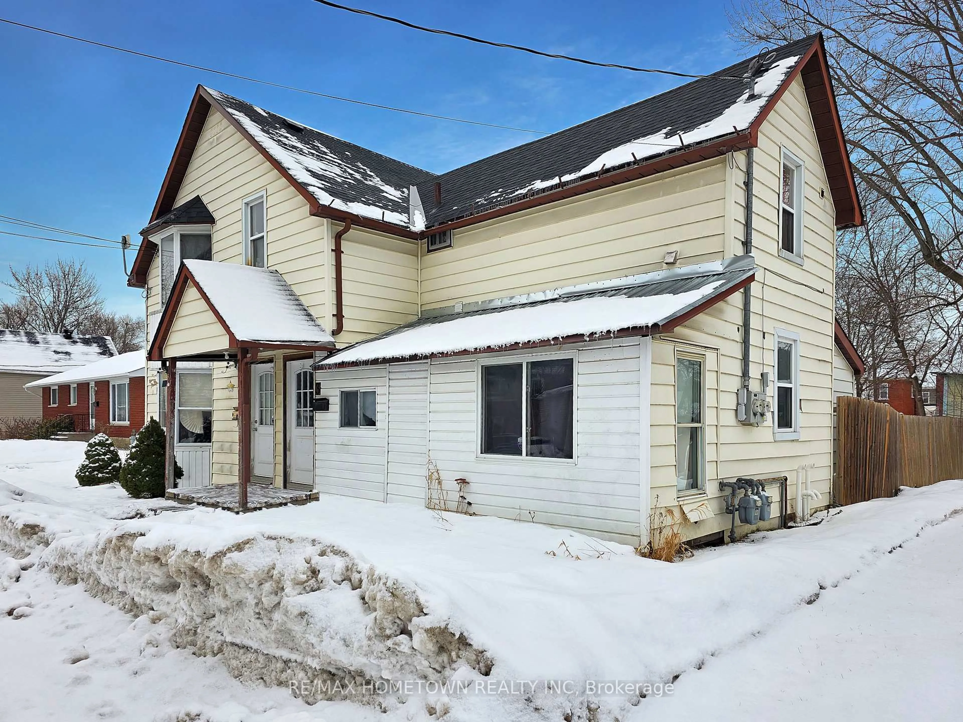 Unknown for 5 Robinson Ave, Smiths Falls Ontario K7A 1K3