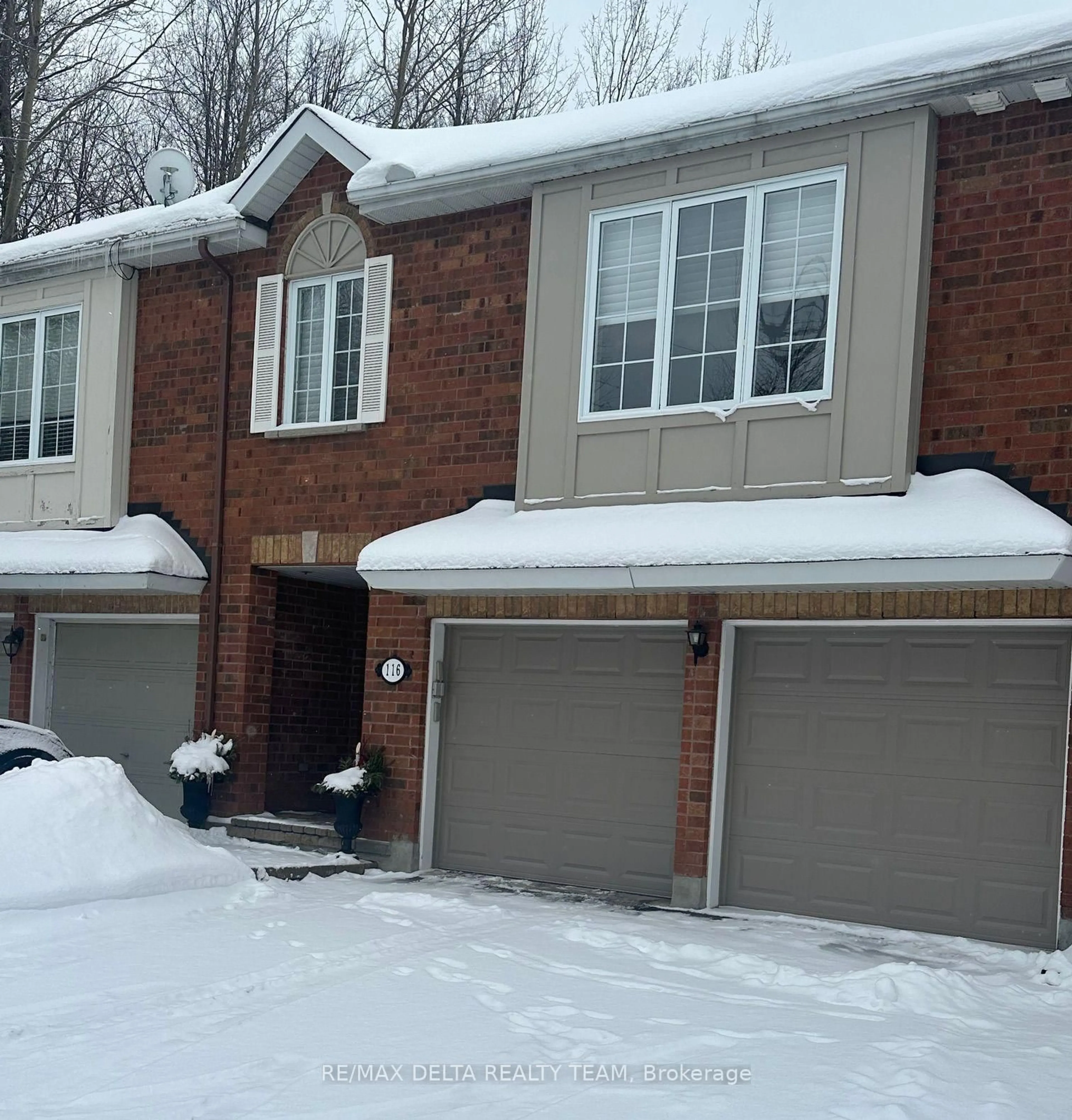 Home with brick exterior material, street for 116 Gladeview Private, Ottawa Ontario K1T 4C5