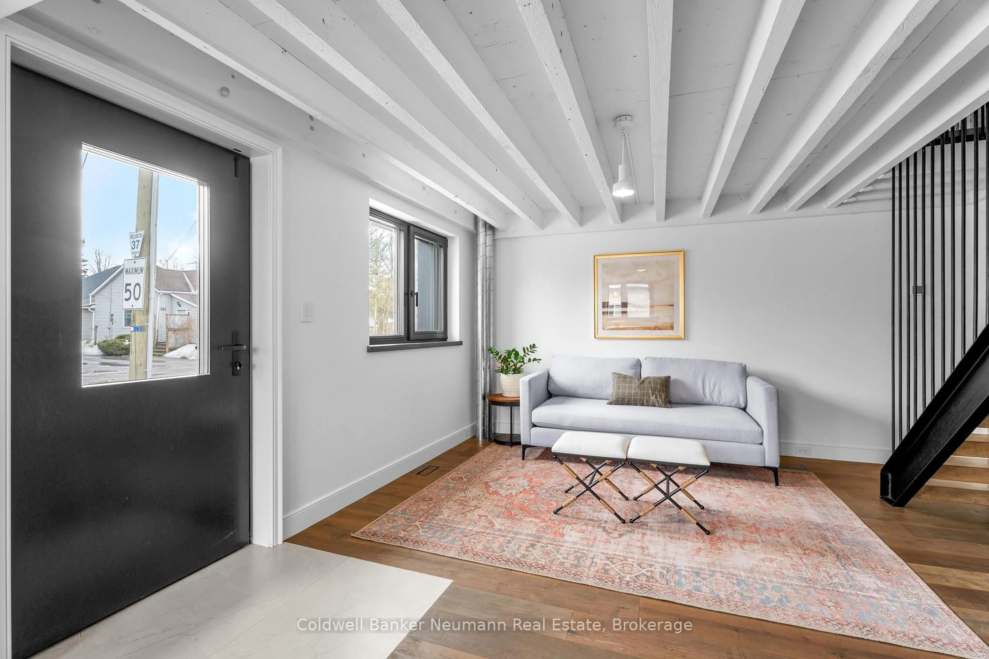 Indoor entryway for 596-598 Arkell Rd, Puslinch Ontario N0B 1C0