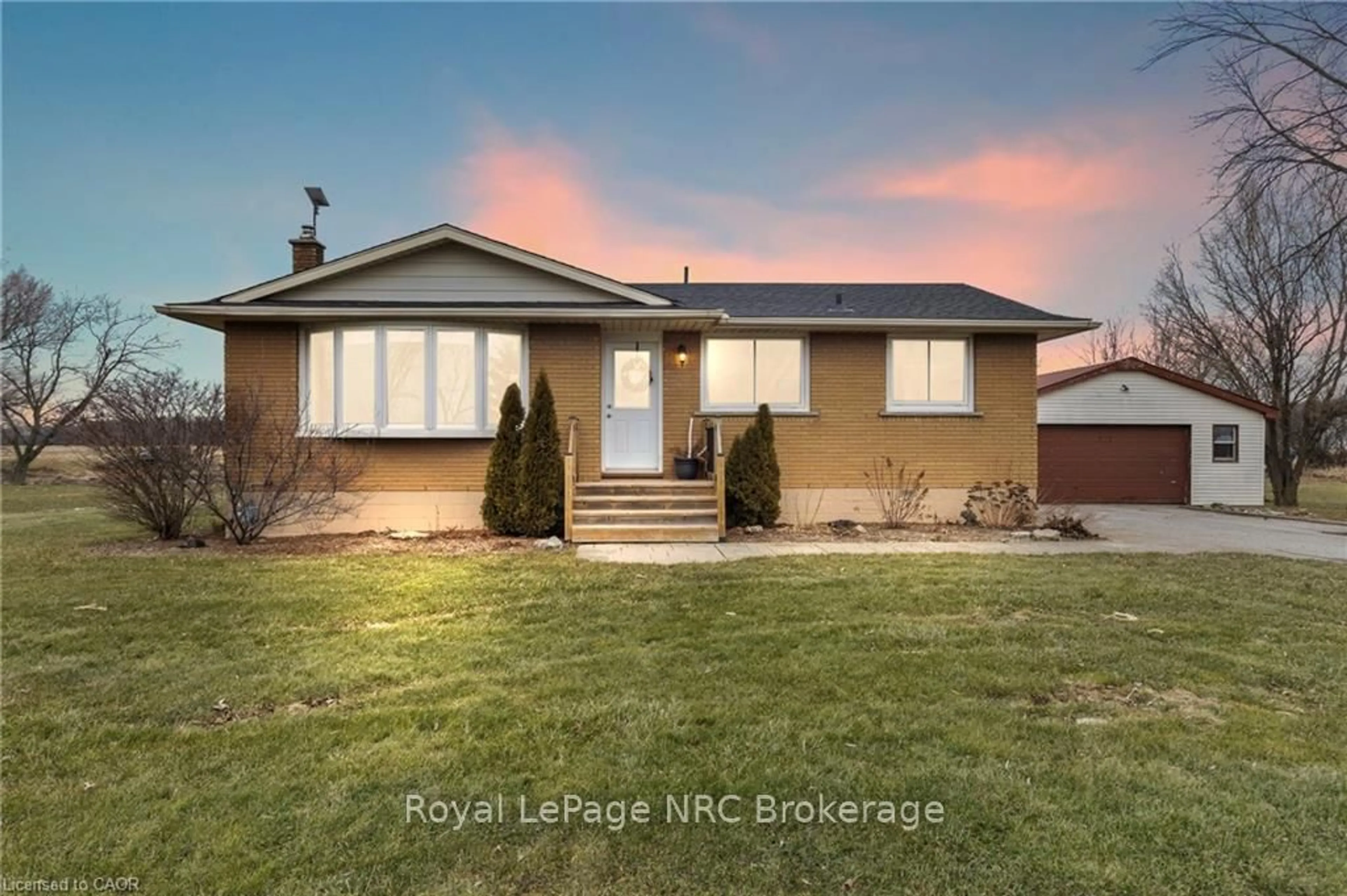 Home with brick exterior material, street for 5993 Silver St, West Lincoln Ontario L0R 1Y0