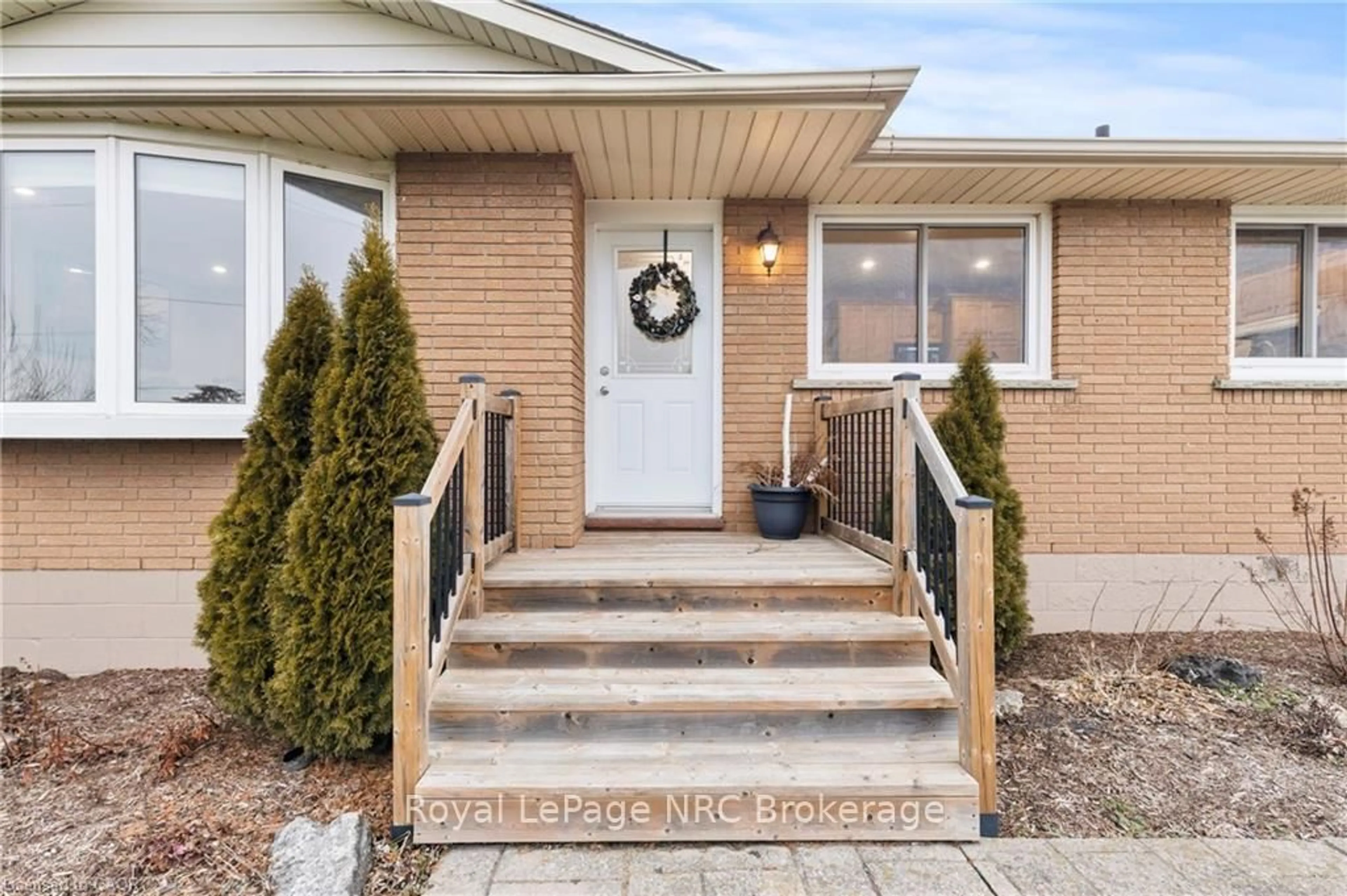 Indoor entryway for 5993 Silver St, West Lincoln Ontario L0R 1Y0