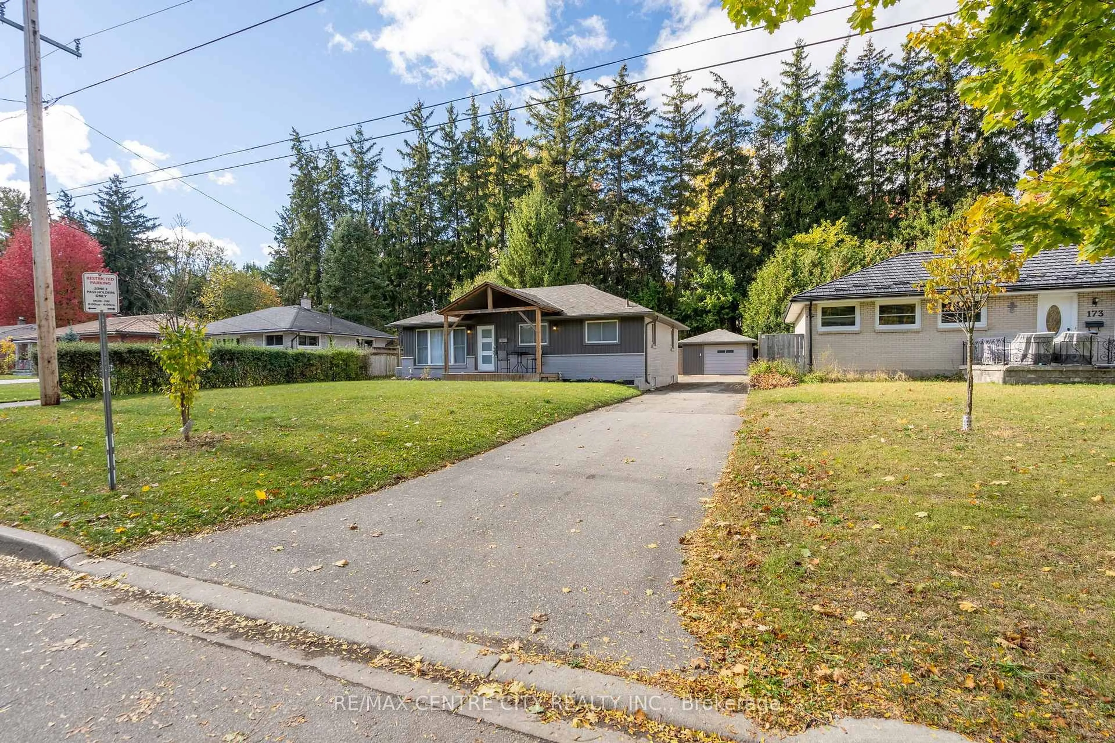 A pic from outside/outdoor area/front of a property/back of a property/a pic from drone, street for 177 Trowbridge Ave, London South Ontario N6J 3M2