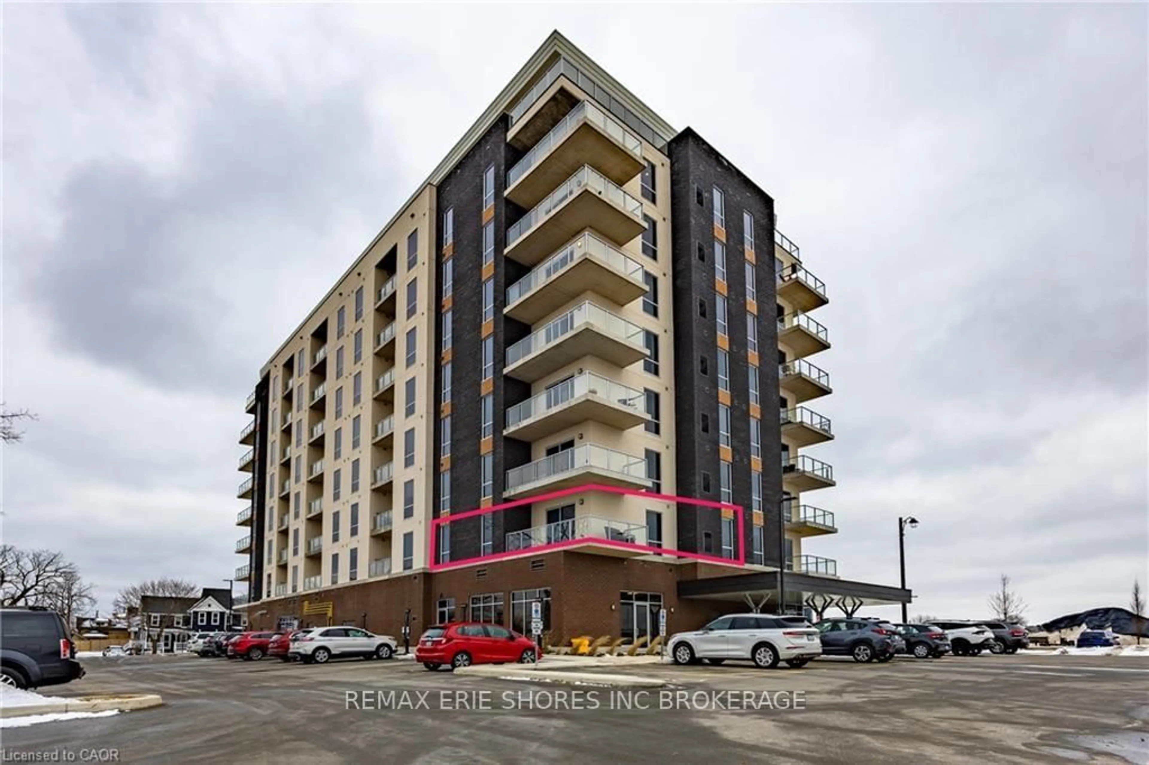 A pic from outside/outdoor area/front of a property/back of a property/a pic from drone, building for 118 West St #201, Port Colborne Ontario L3K 4E6