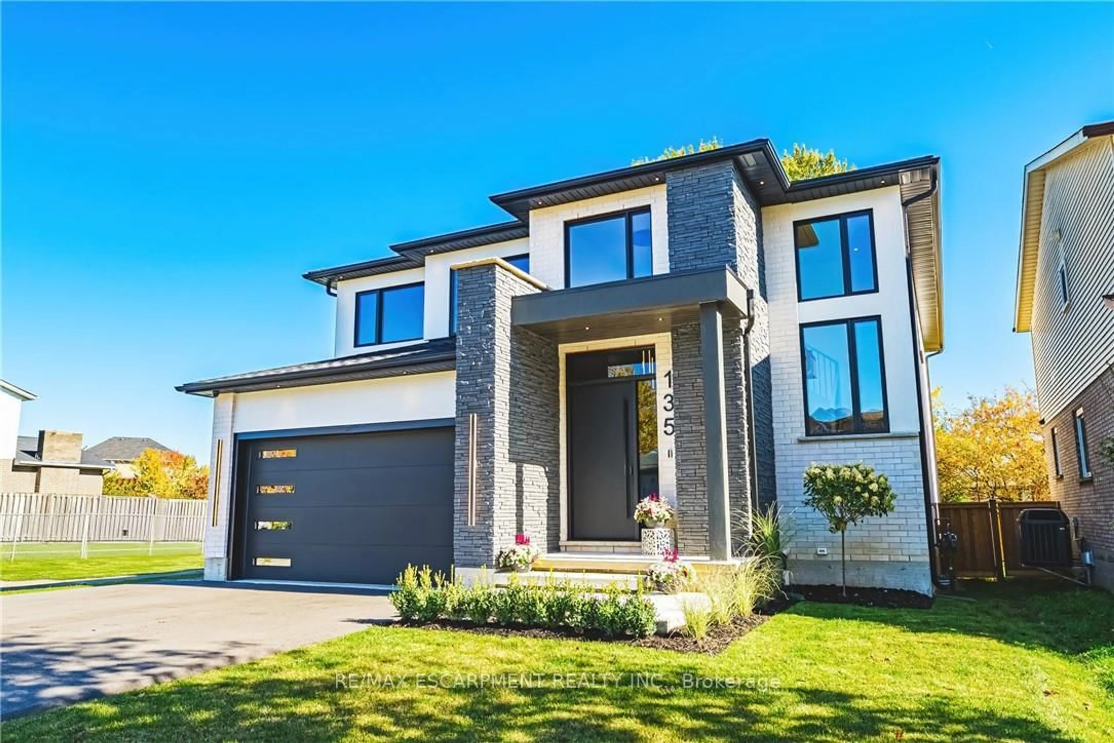 Home with brick exterior material, street for 135 ELEANOR Ave, Hamilton Ontario L8W 1C7