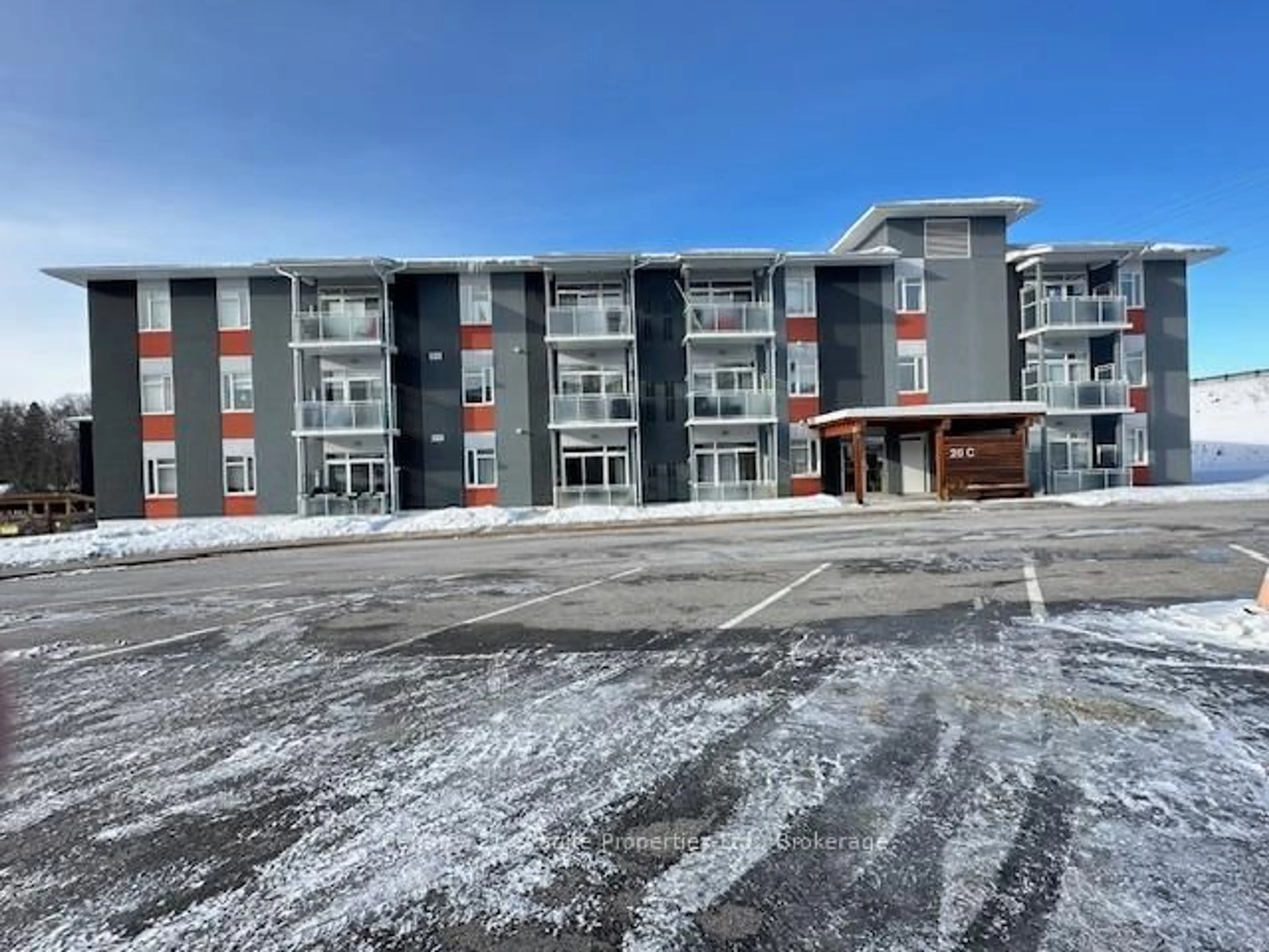 A pic from outside/outdoor area/front of a property/back of a property/a pic from drone, building for 20 Silver Birch Crt #106, Parry Sound Ontario P2A 0A7