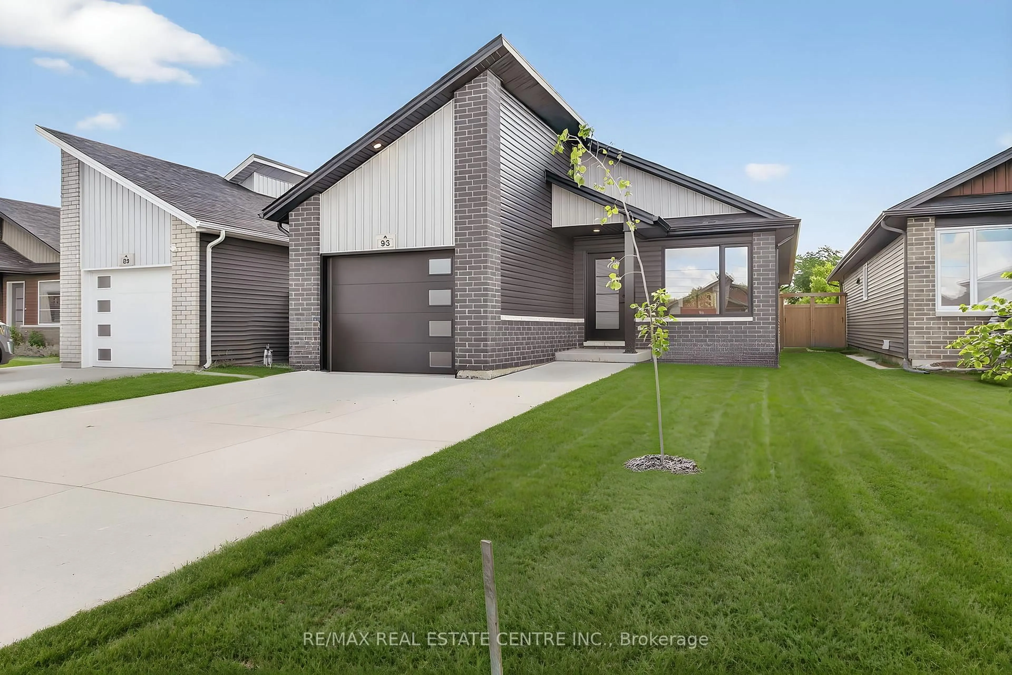 Home with brick exterior material, street for 93 Moonstone Cres, Chatham-Kent Ontario N7M 0S2