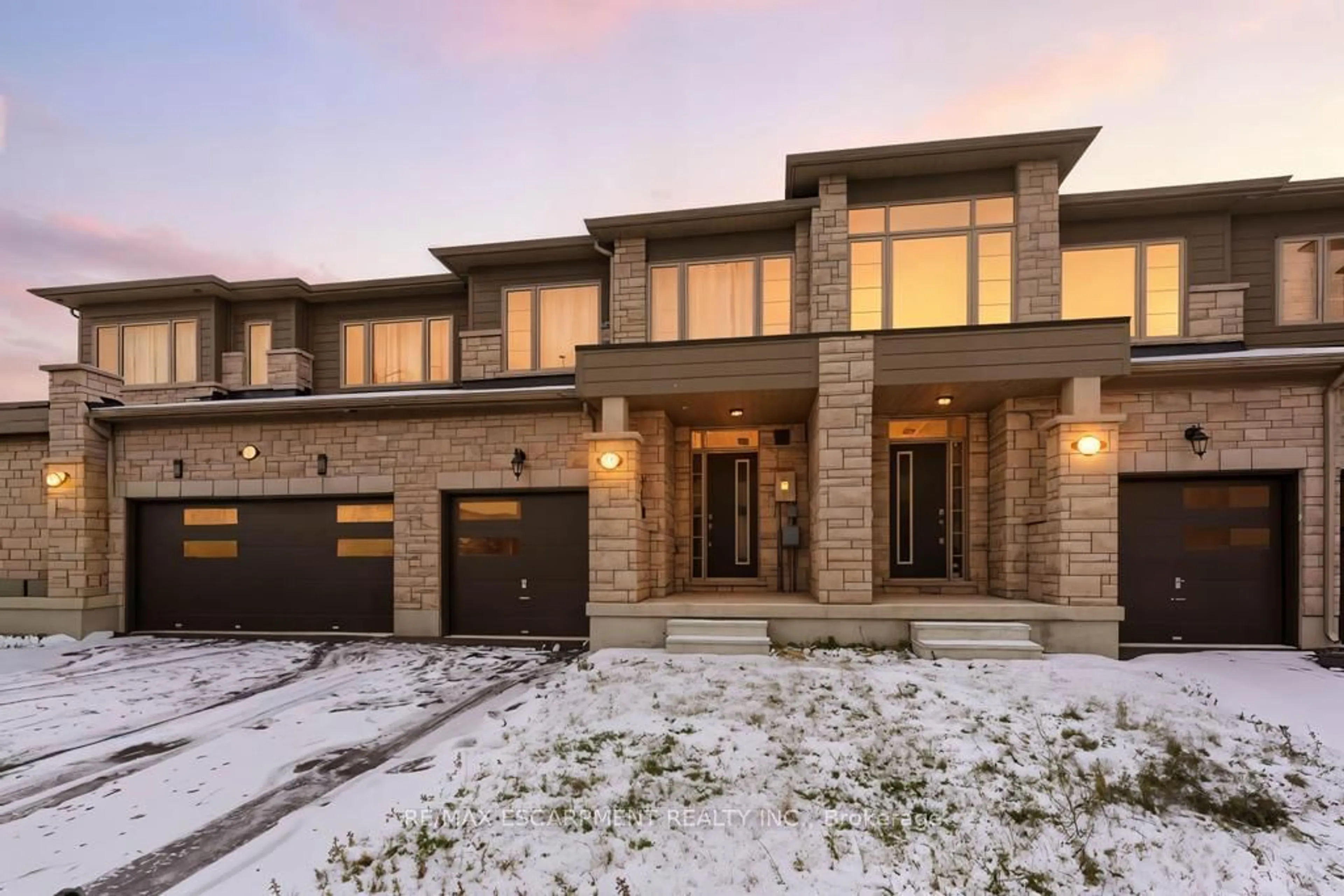 Home with brick exterior material, street for 9 Admiral Rd, Welland Ontario L3B 0H3