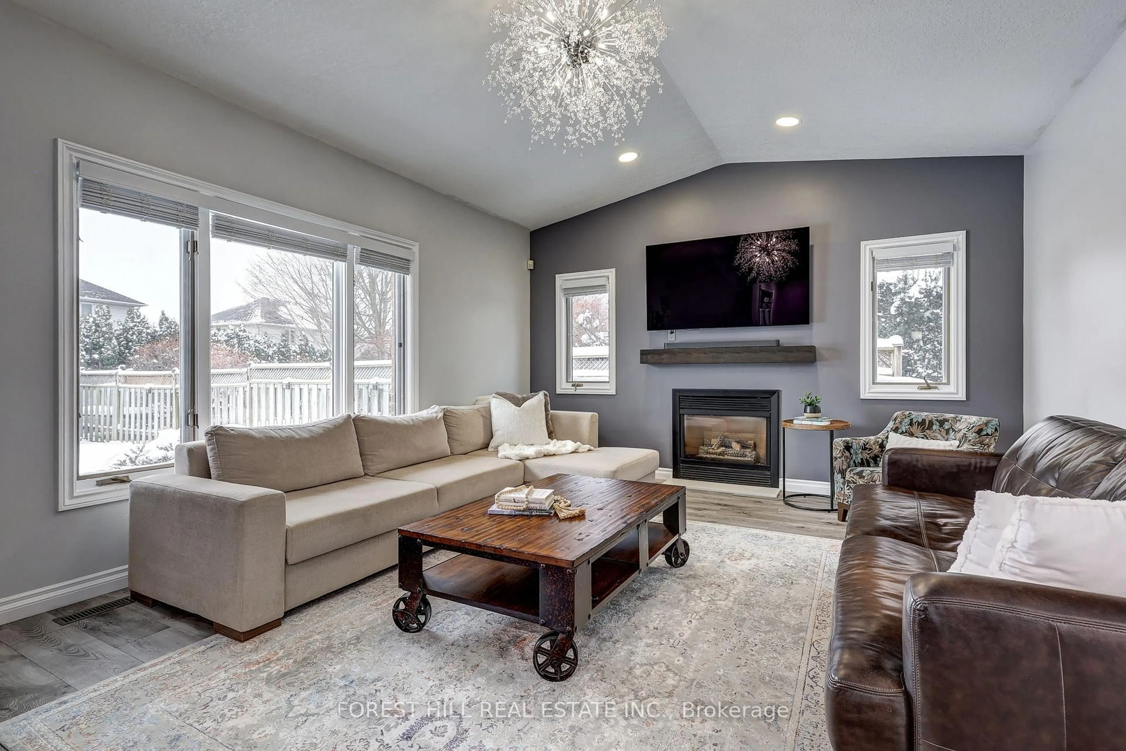 Living room with furniture, unknown for 14 Cobblestone Rd, London East Ontario N5Y 5M6