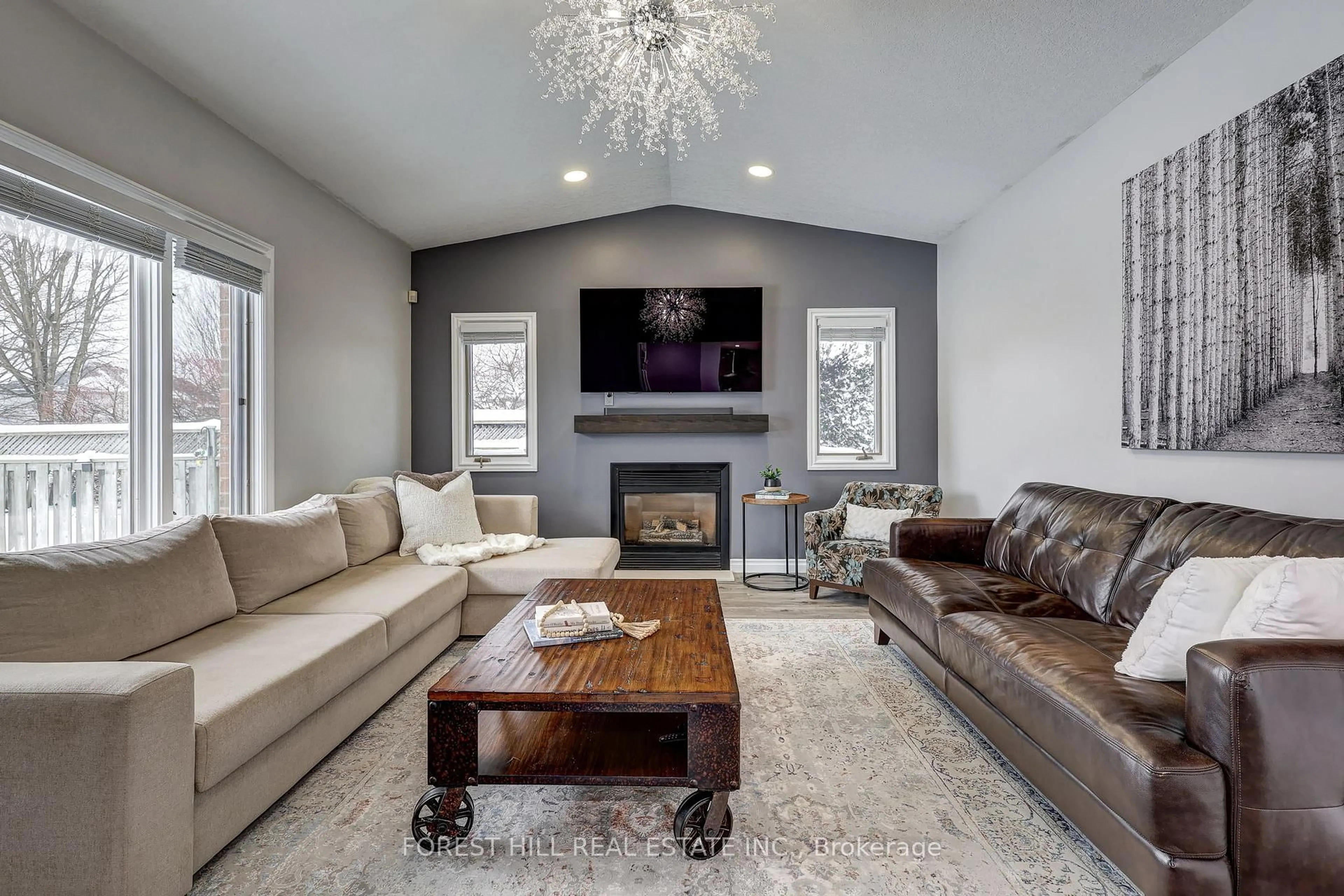 Living room with furniture, unknown for 14 Cobblestone Rd, London East Ontario N5Y 5M6