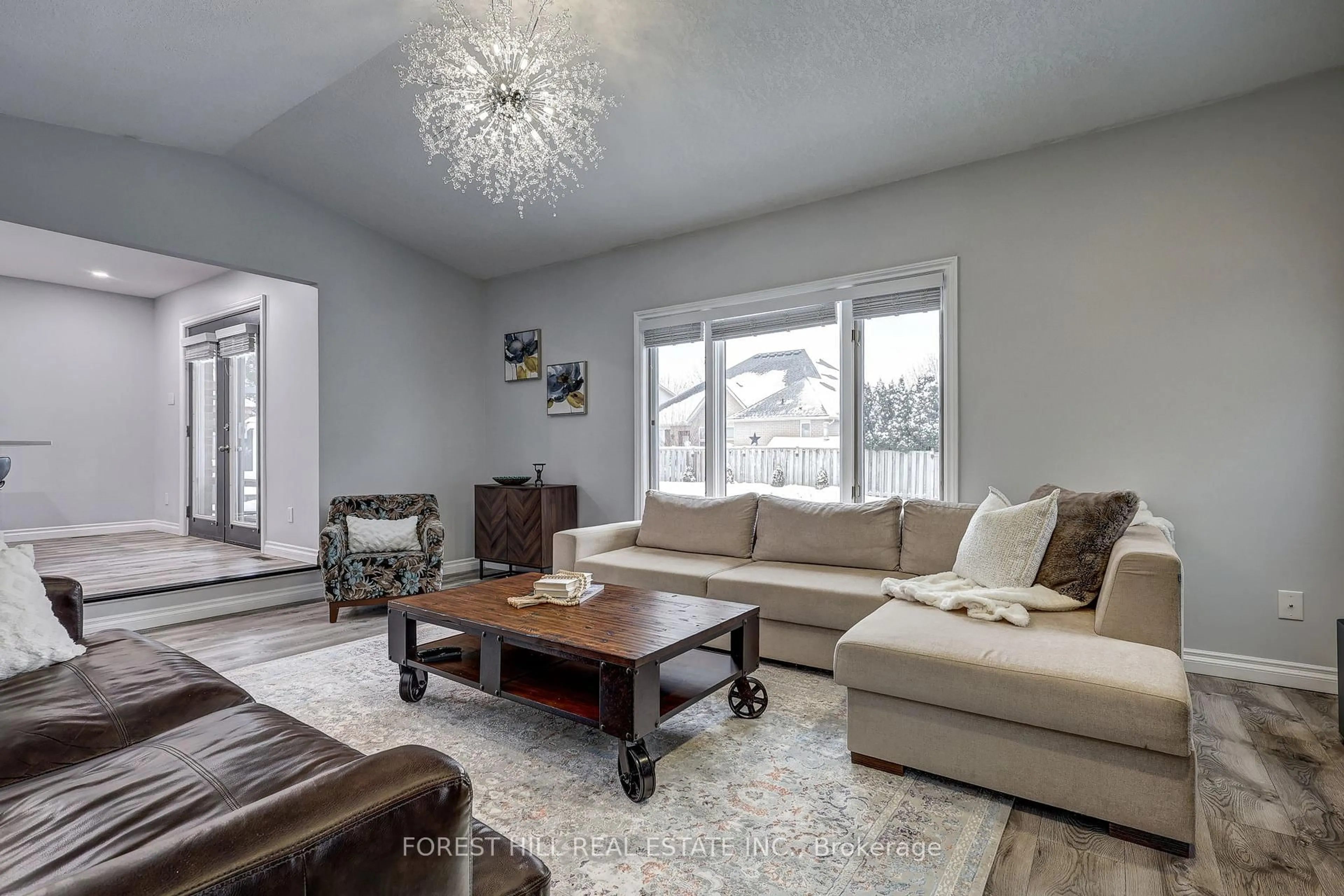 Living room with furniture, unknown for 14 Cobblestone Rd, London East Ontario N5Y 5M6