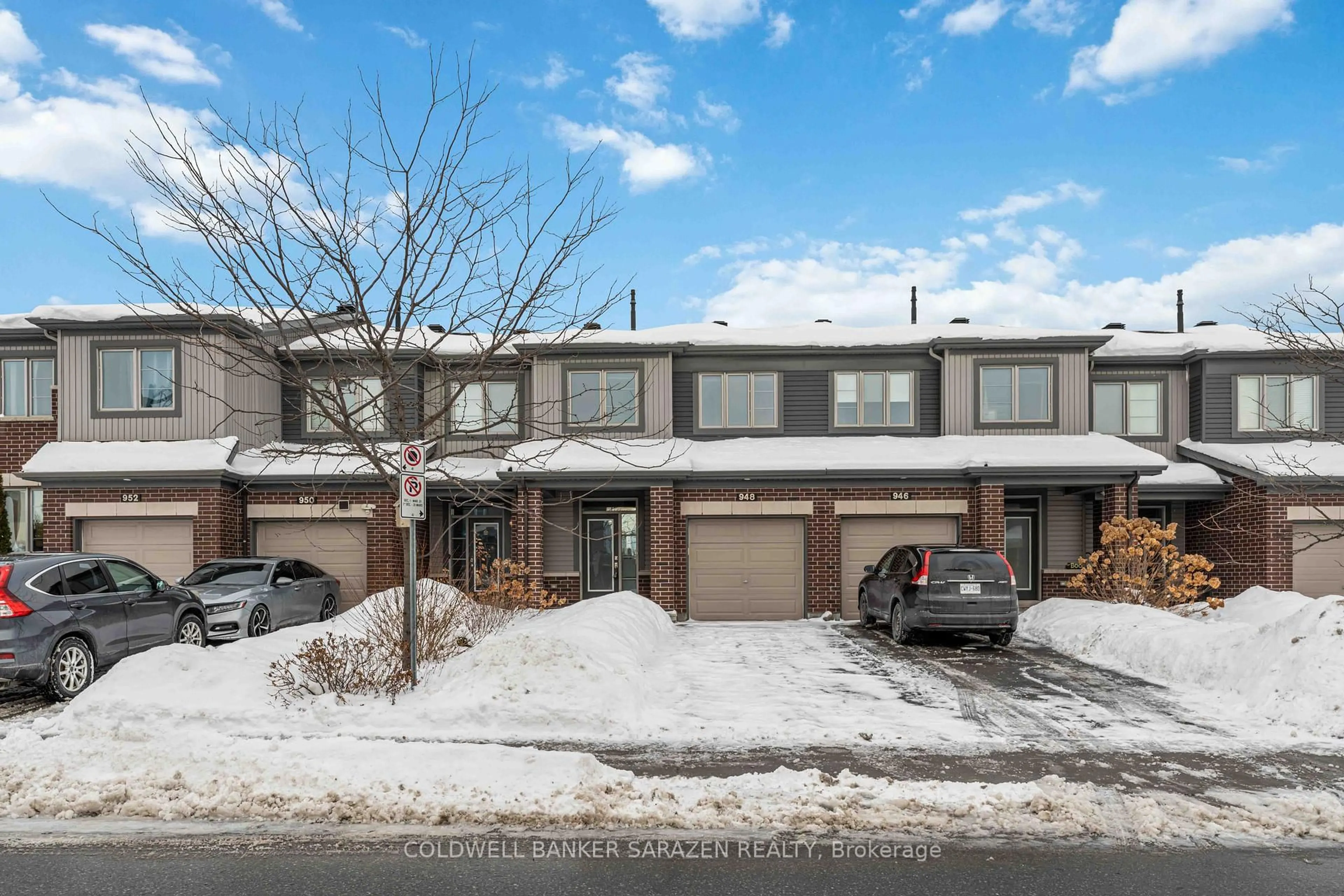 A pic from outside/outdoor area/front of a property/back of a property/a pic from drone, street for 948 Kilbirnie Dr, Ottawa Ontario K2J 6G2