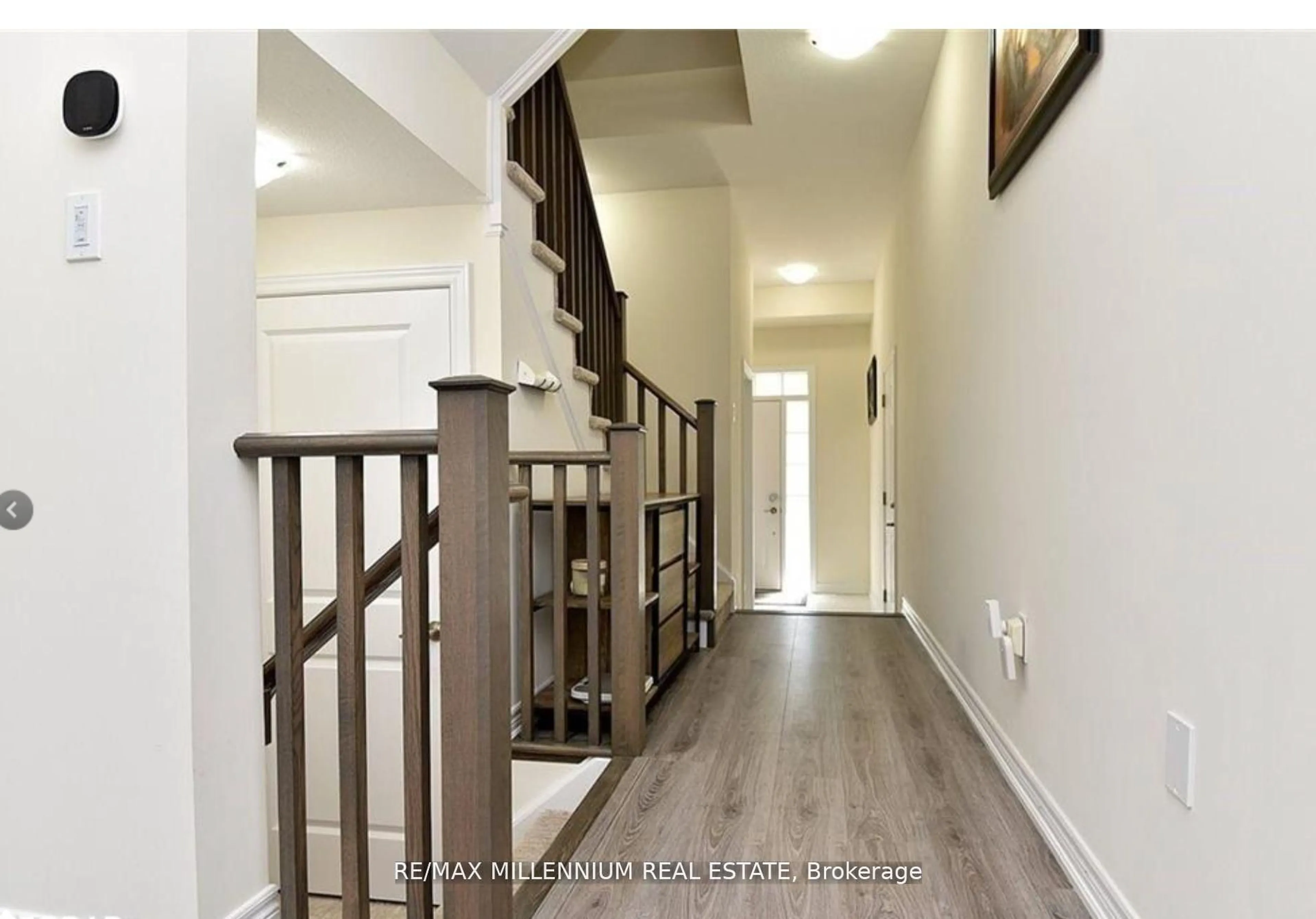 Indoor entryway for 29 Hibiscus Lane, Hamilton Ontario L8K 0A4