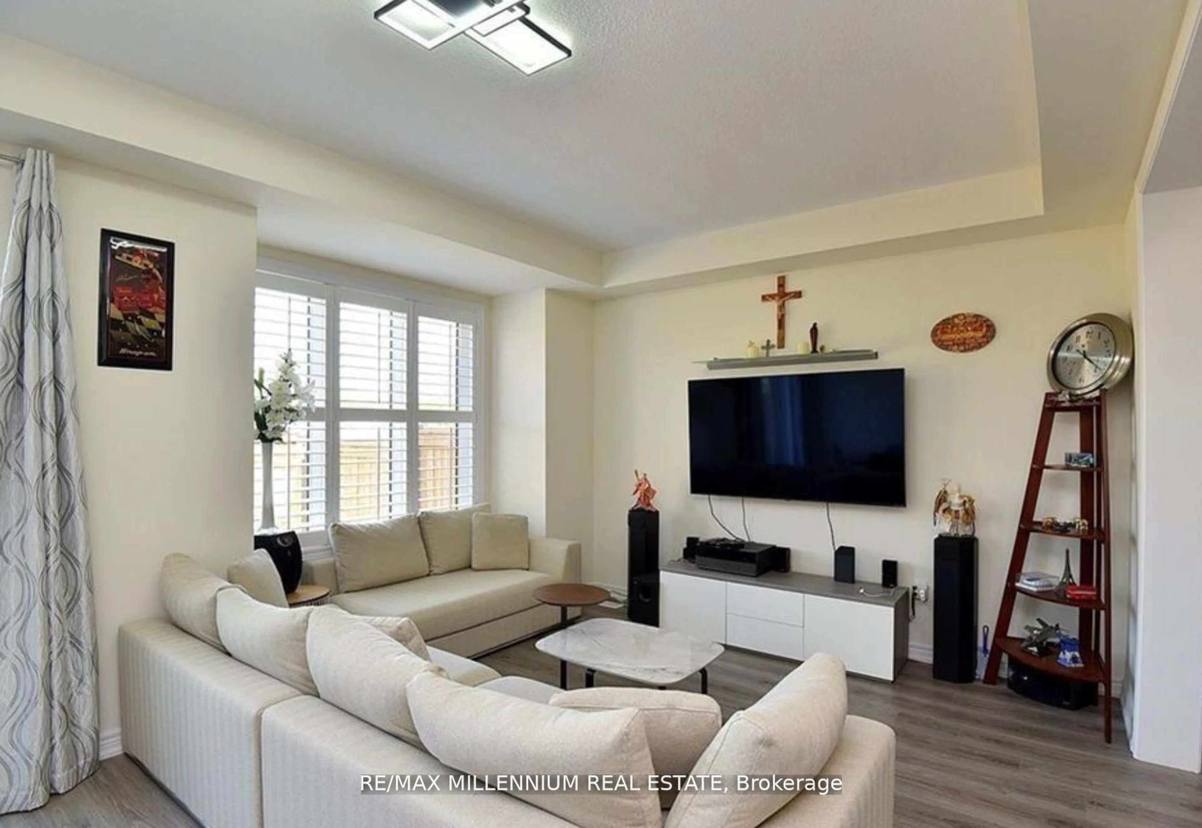 Living room with furniture, unknown for 29 Hibiscus Lane, Hamilton Ontario L8K 0A4