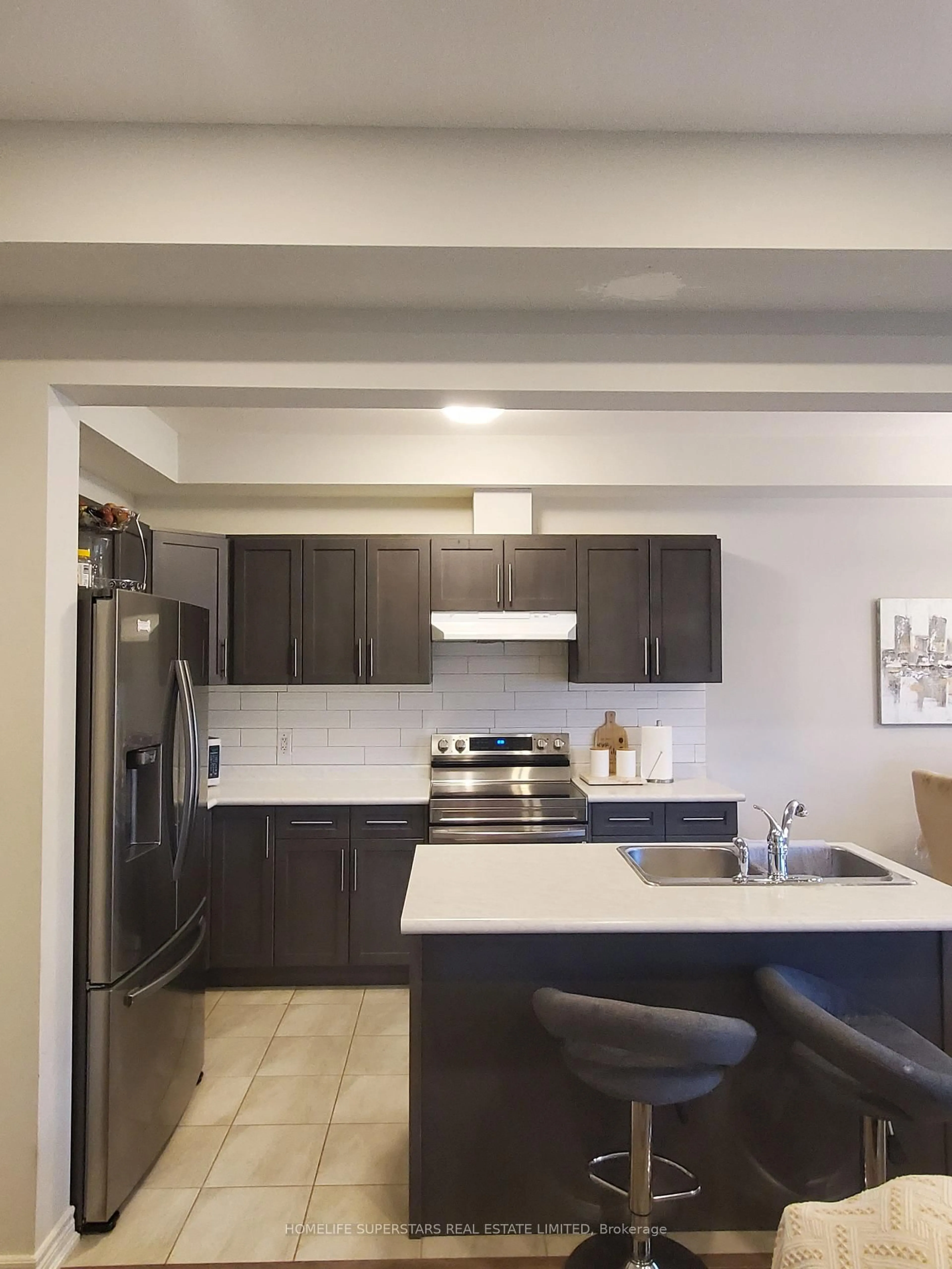 Open concept kitchen, ceramic/tile floor for 100 Sunflower Pl, Welland Ontario L3C 0H8