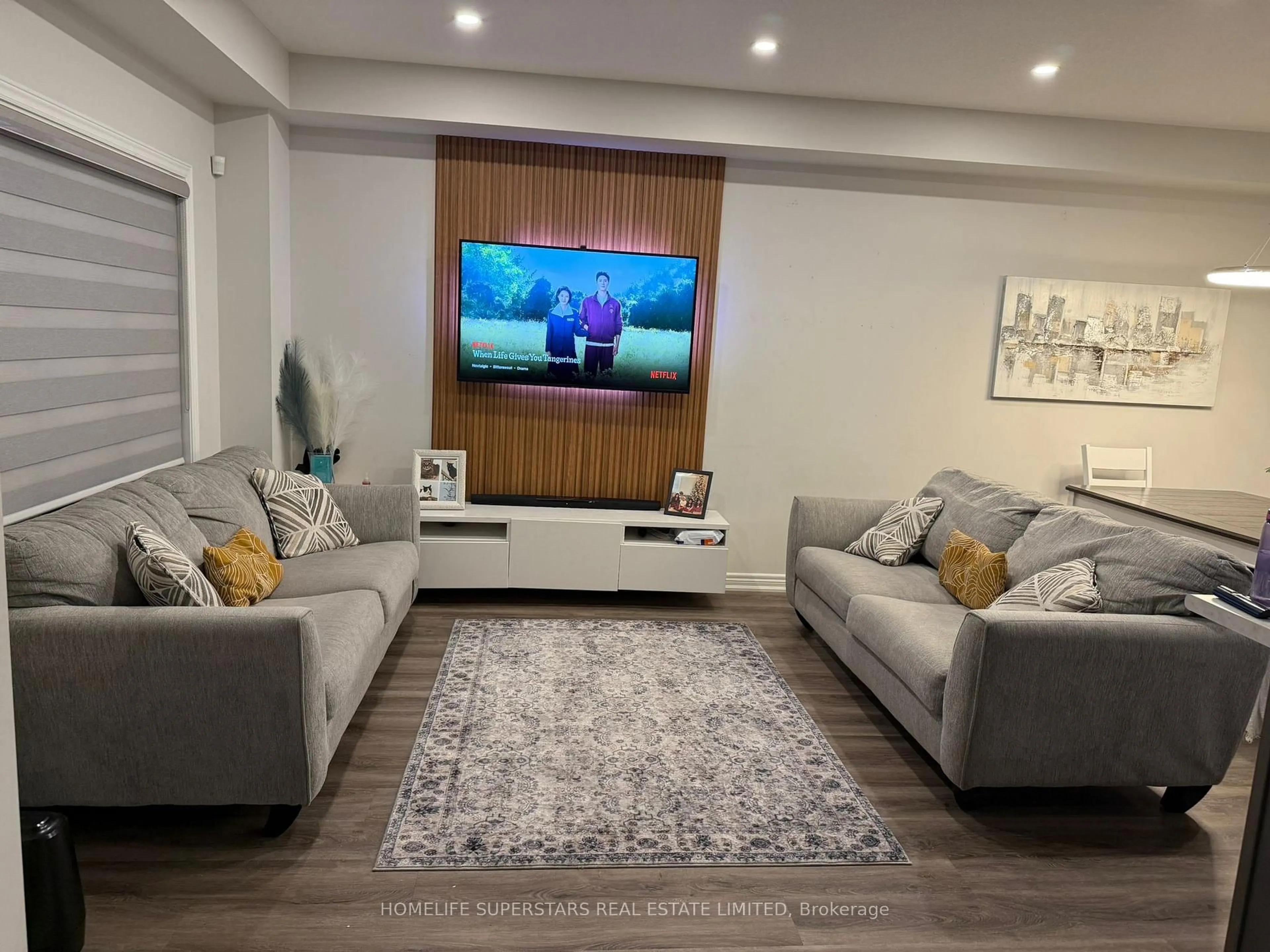 Living room with furniture, unknown for 100 Sunflower Pl, Welland Ontario L3C 0H8