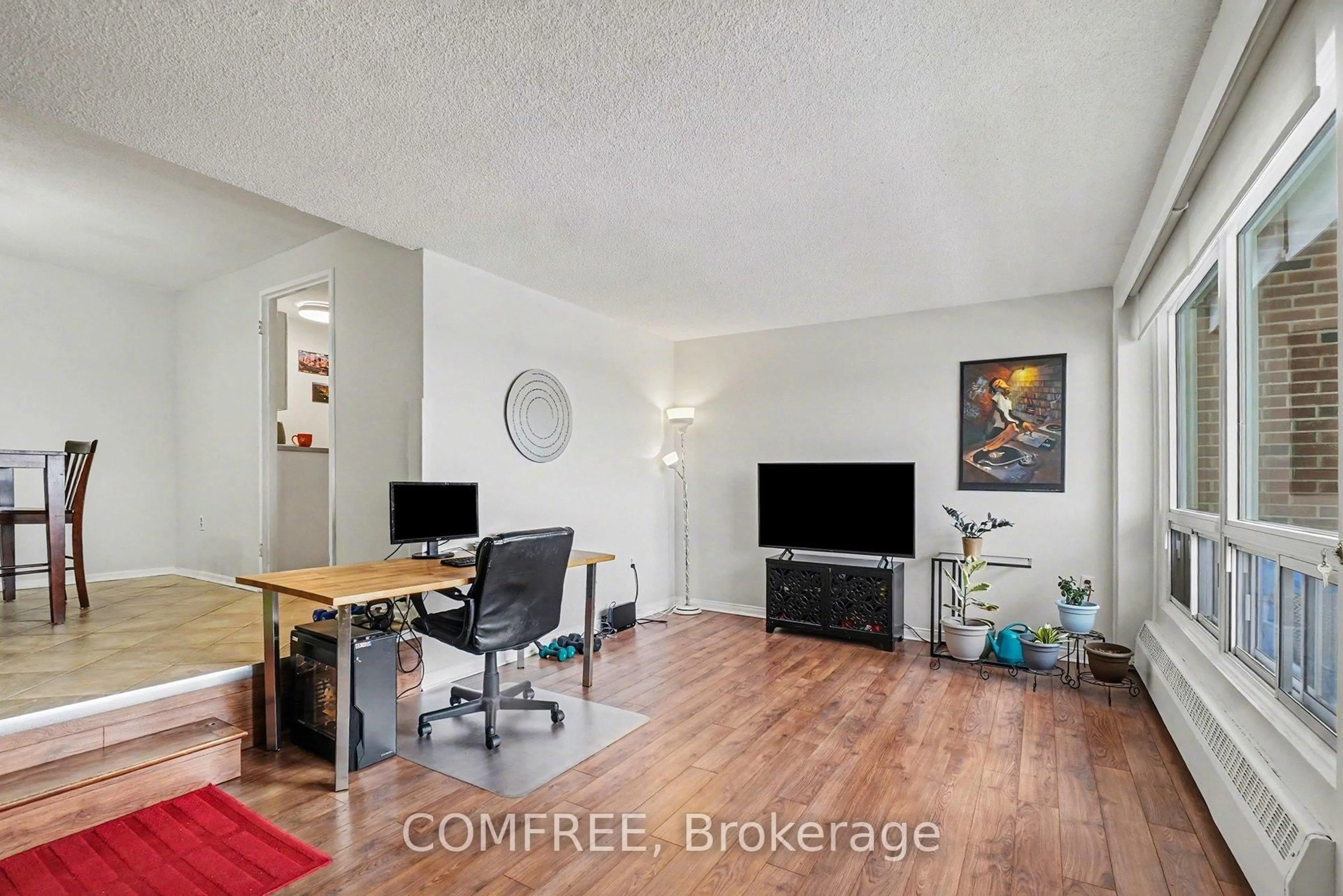 A pic of a room for 915 Elmsmere Rd #817, Ottawa Ontario K1J 8H8