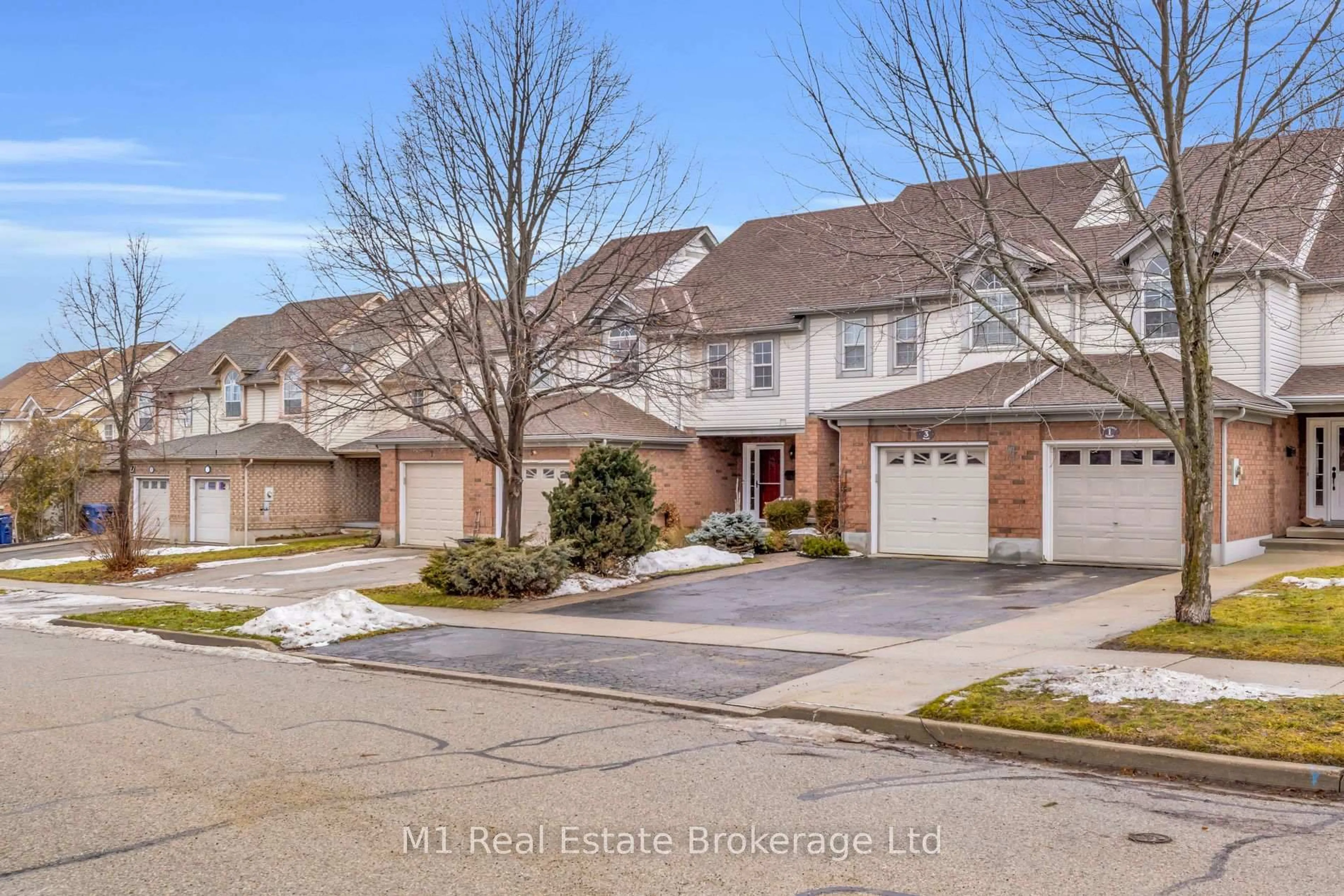 A pic from outside/outdoor area/front of a property/back of a property/a pic from drone, street for 5 Kearney St, Guelph Ontario N1E 7H2