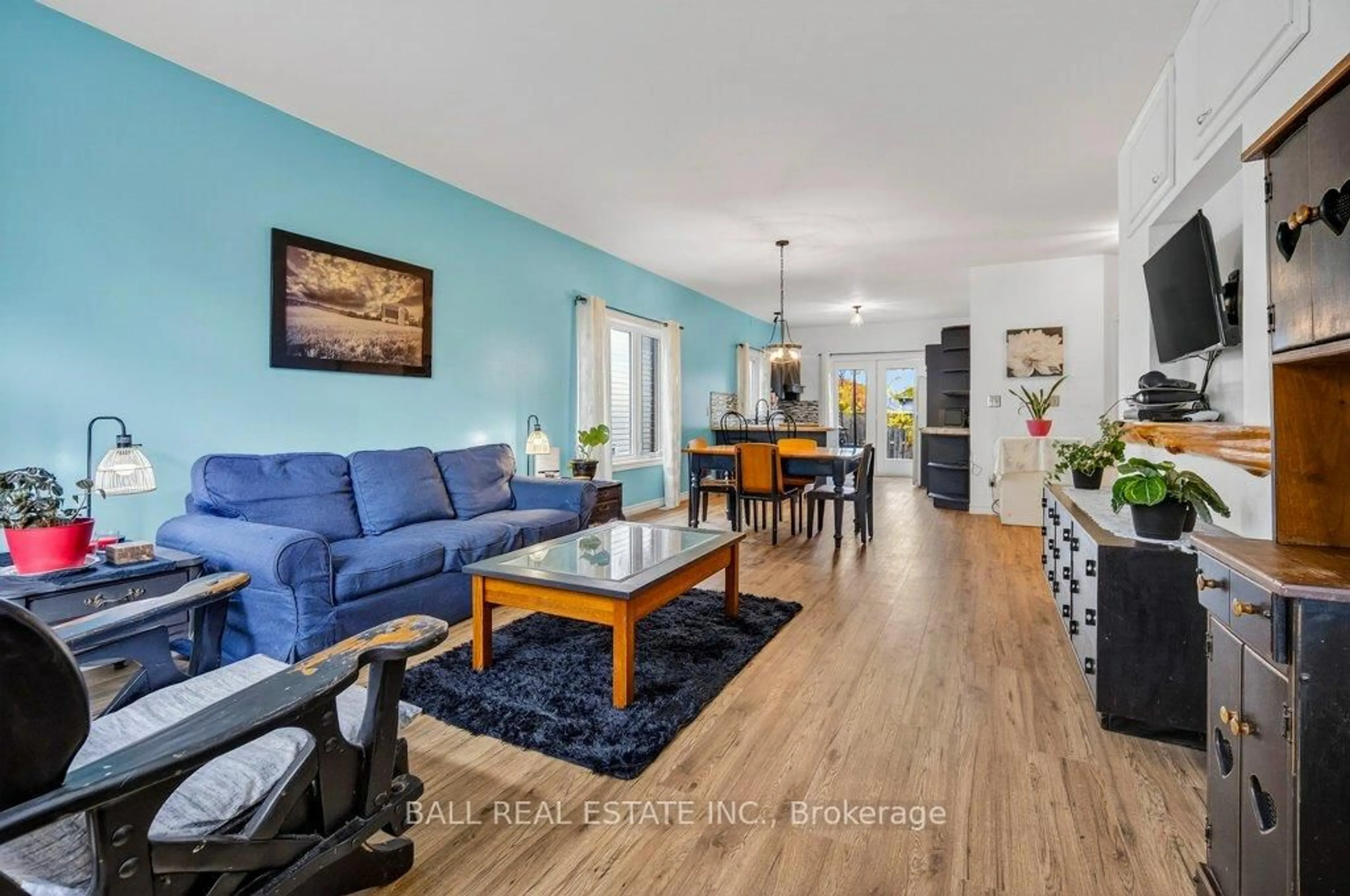 Living room with furniture, wood/laminate floor for 116 Adelaide St, Kawartha Lakes Ontario K9V 0B7