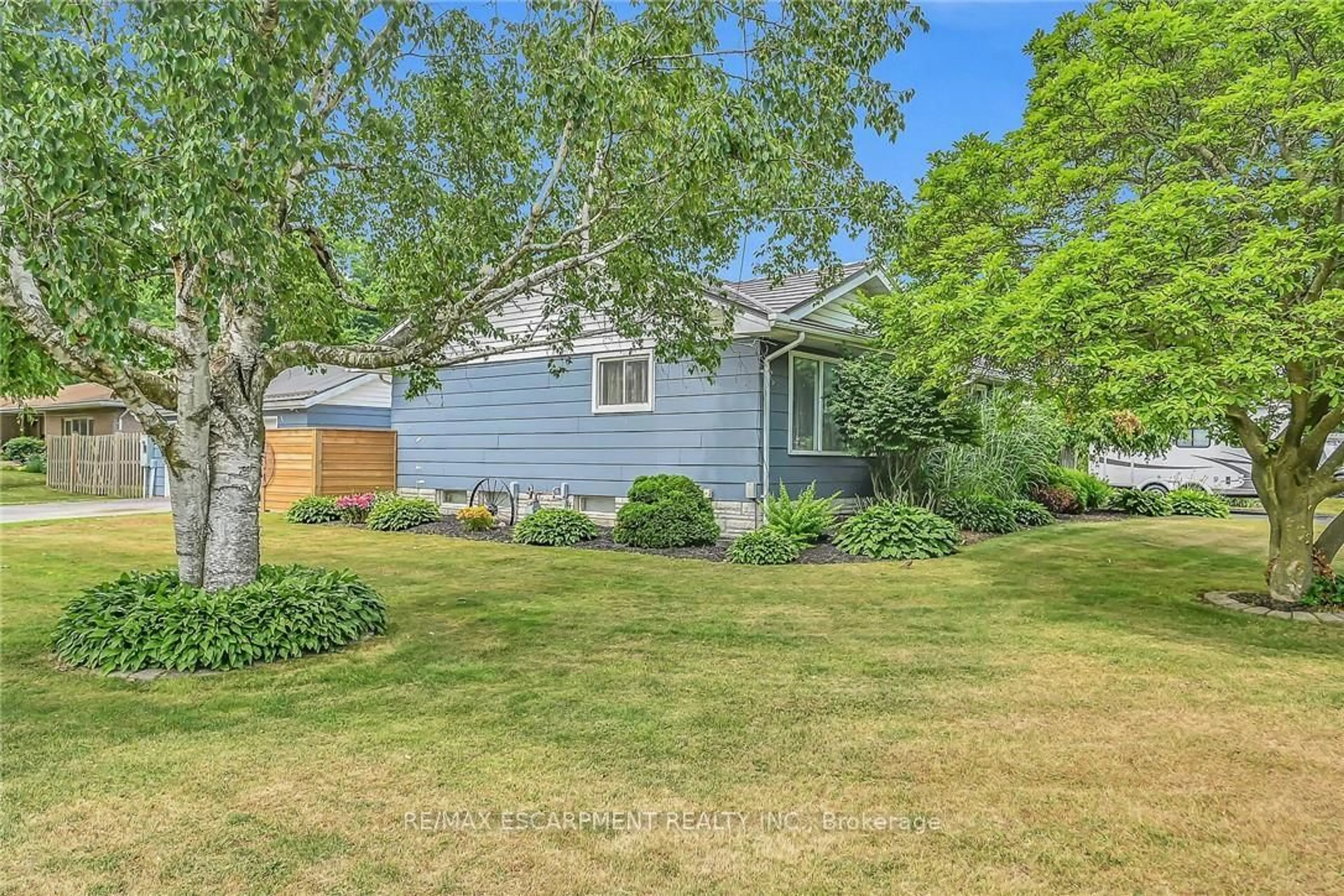 Unknown for 4 Clifford St, Norfolk Ontario N0A 1N0