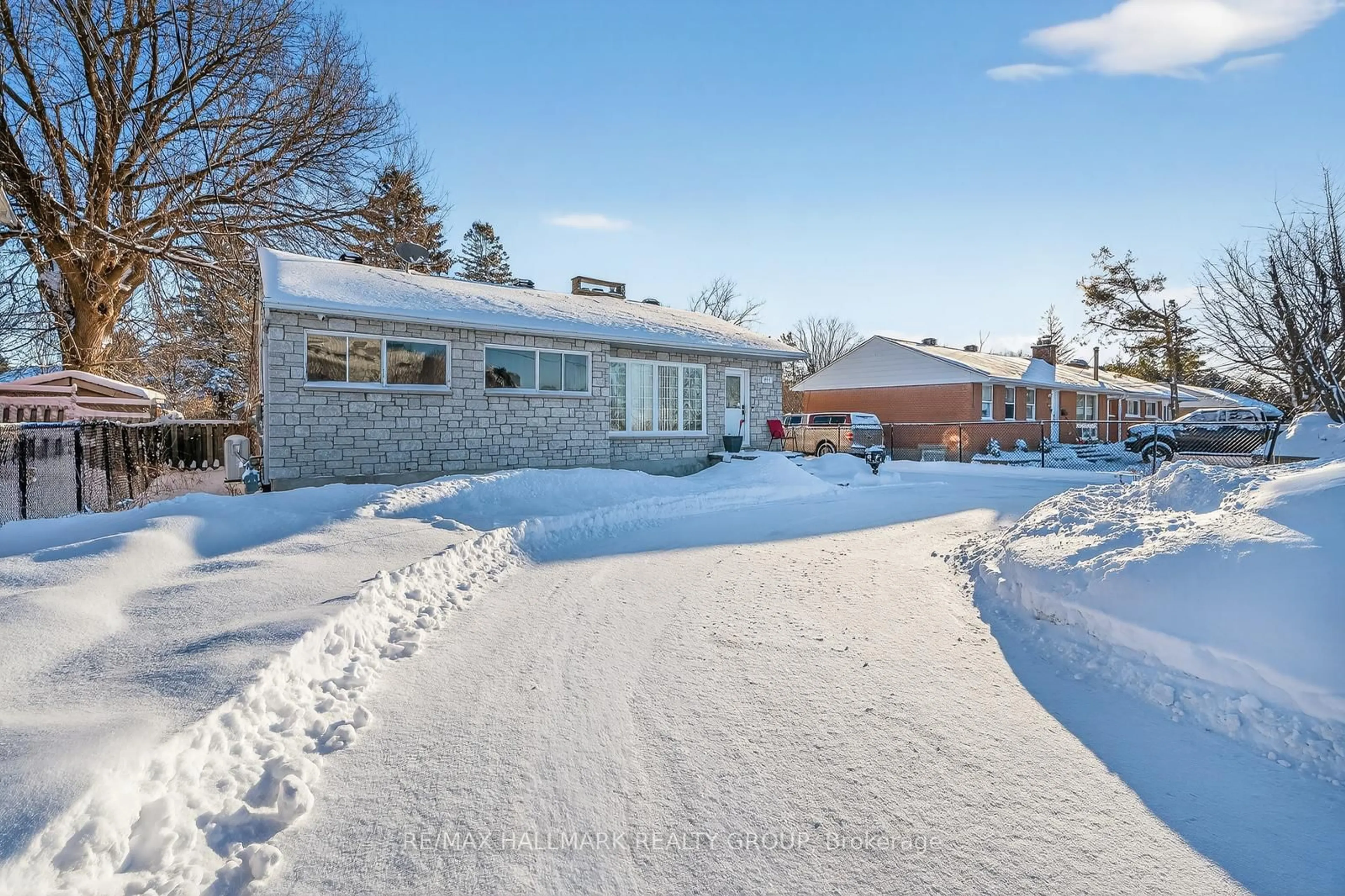 Unknown for 991 BLAIR Rd, Ottawa Ontario K1J 7M9