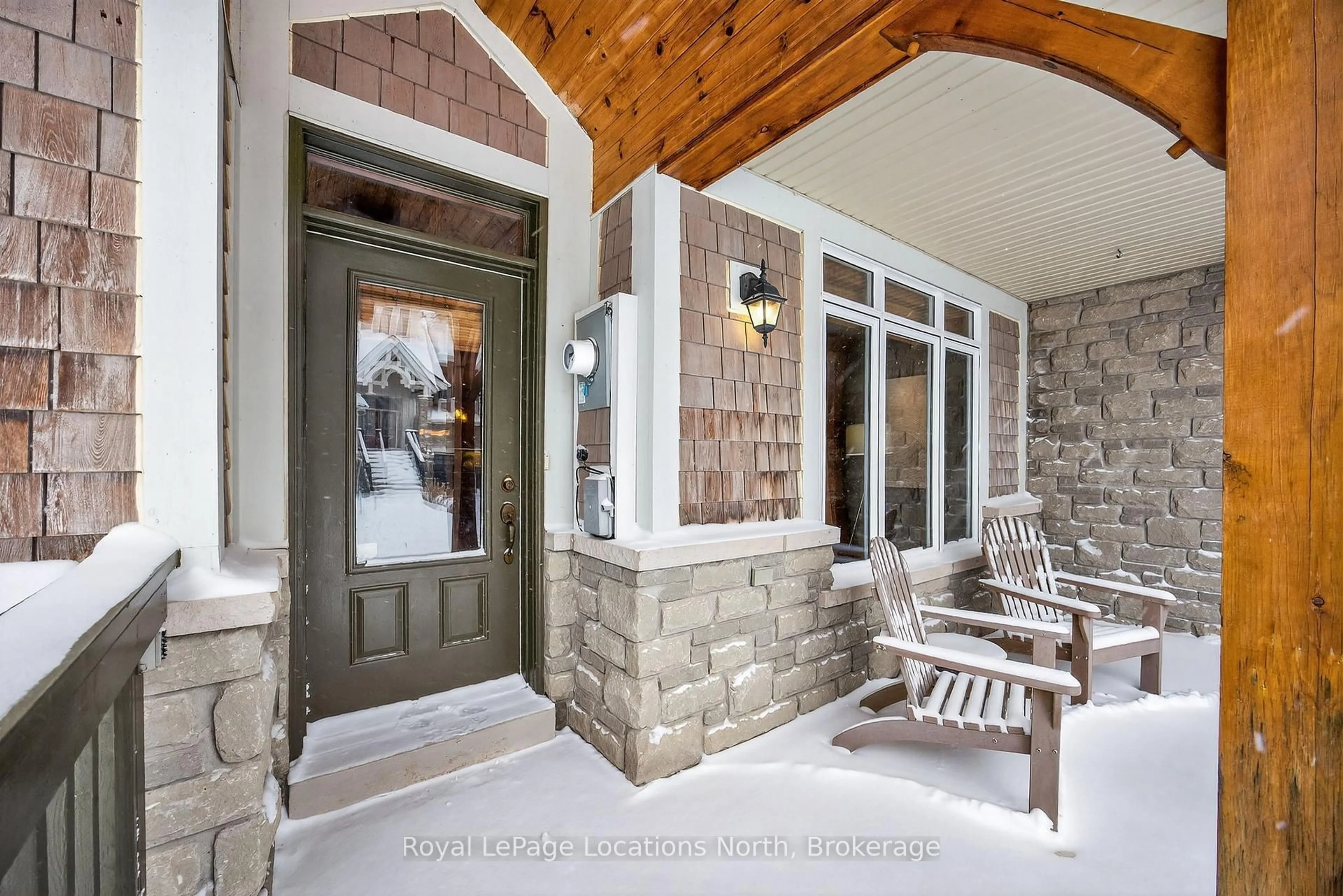 Indoor entryway for 107 Venture Blvd, Blue Mountains Ontario L9Y 0B6