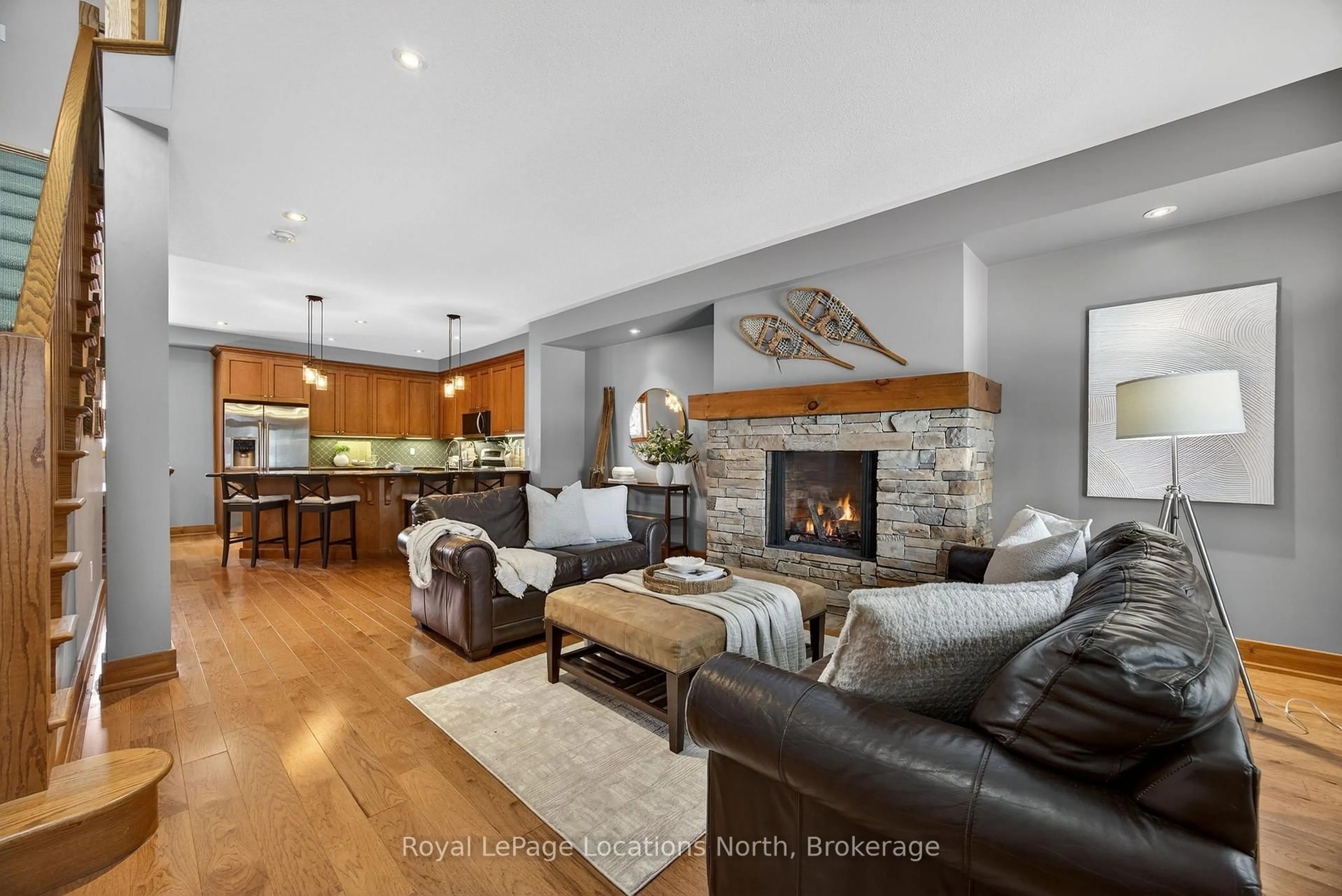 Living room with furniture, unknown for 107 Venture Blvd, Blue Mountains Ontario L9Y 0B6