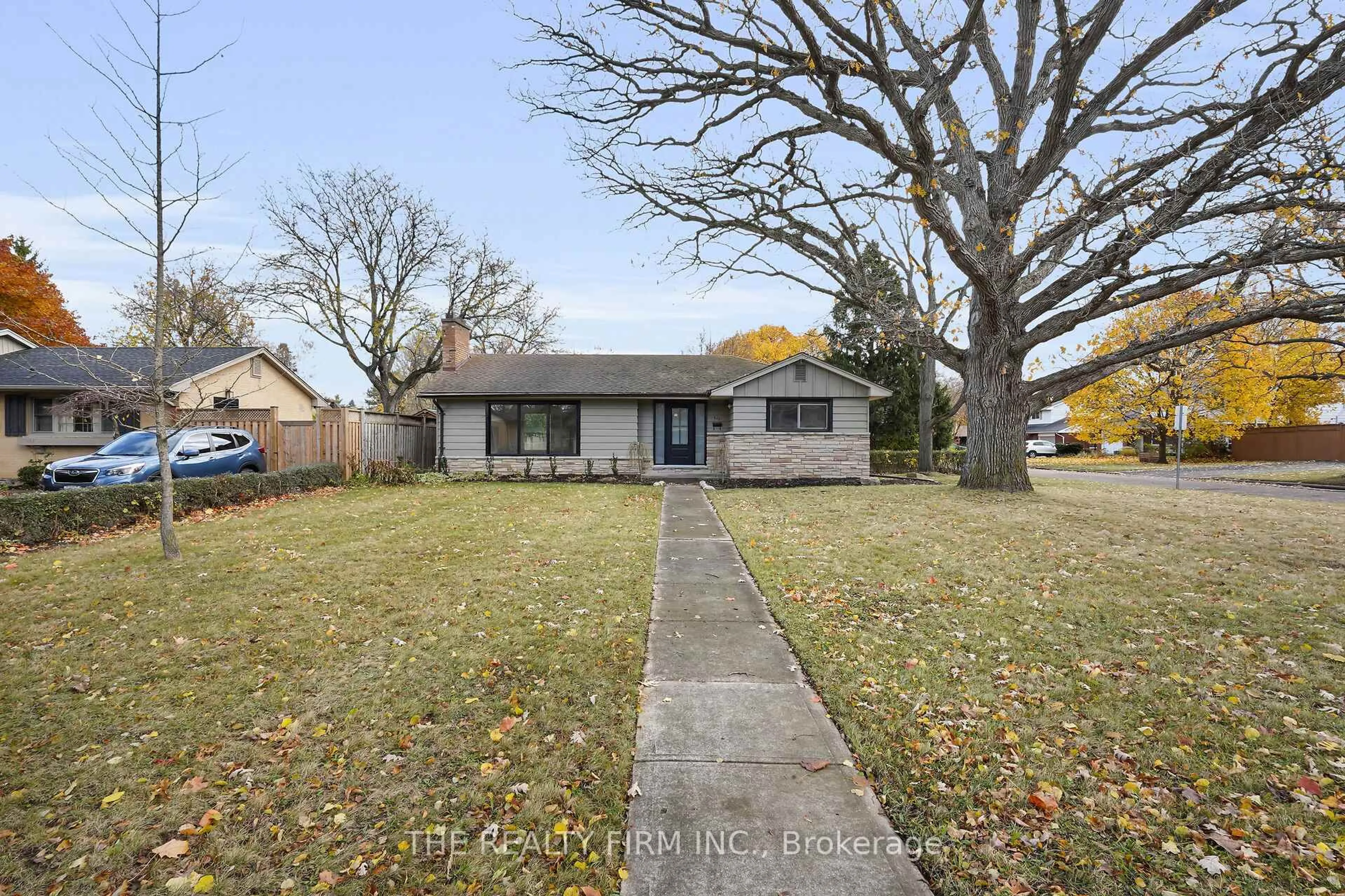 A pic from outside/outdoor area/front of a property/back of a property/a pic from drone, street for 615 Santa Monica Rd, London North Ontario N6H 3W2