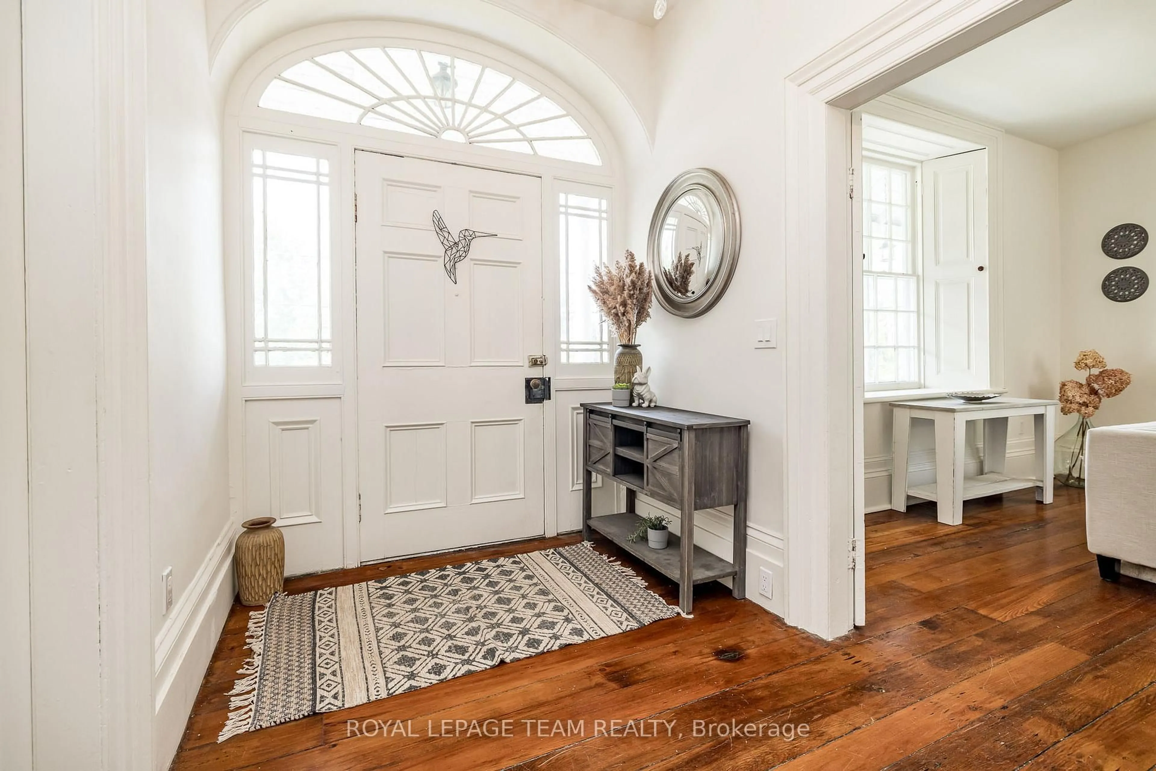 Indoor entryway for 492 River Rd, Almonte Ontario K0A 1A0