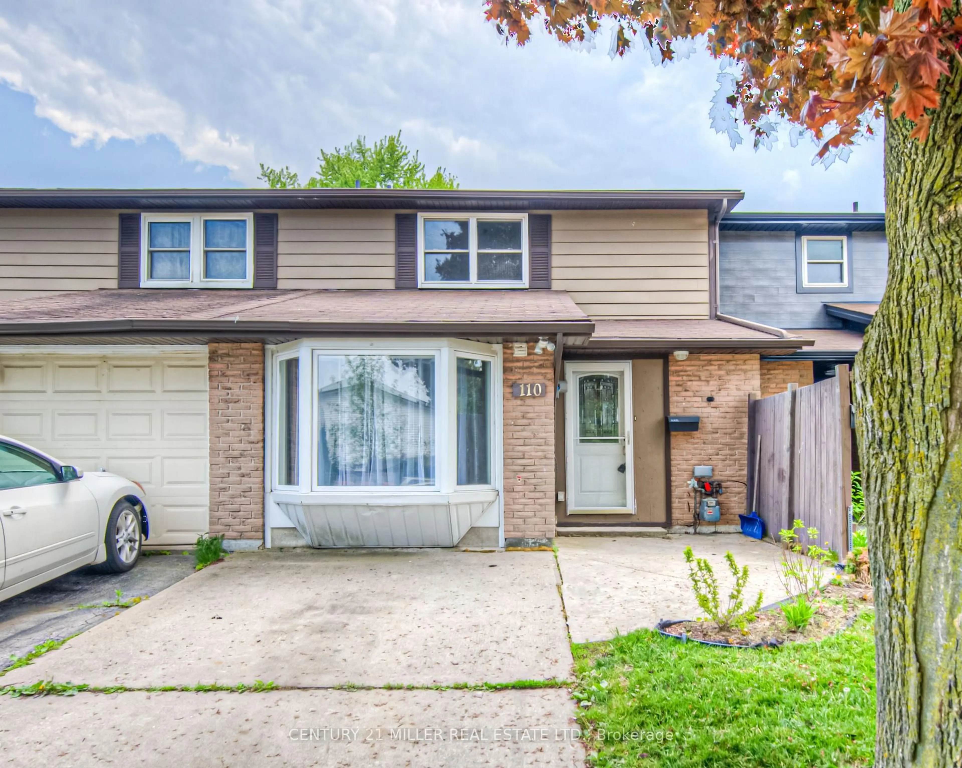 Home with vinyl exterior material, street for 110 Gledhill Cres, Hamilton Ontario L9C 6H4