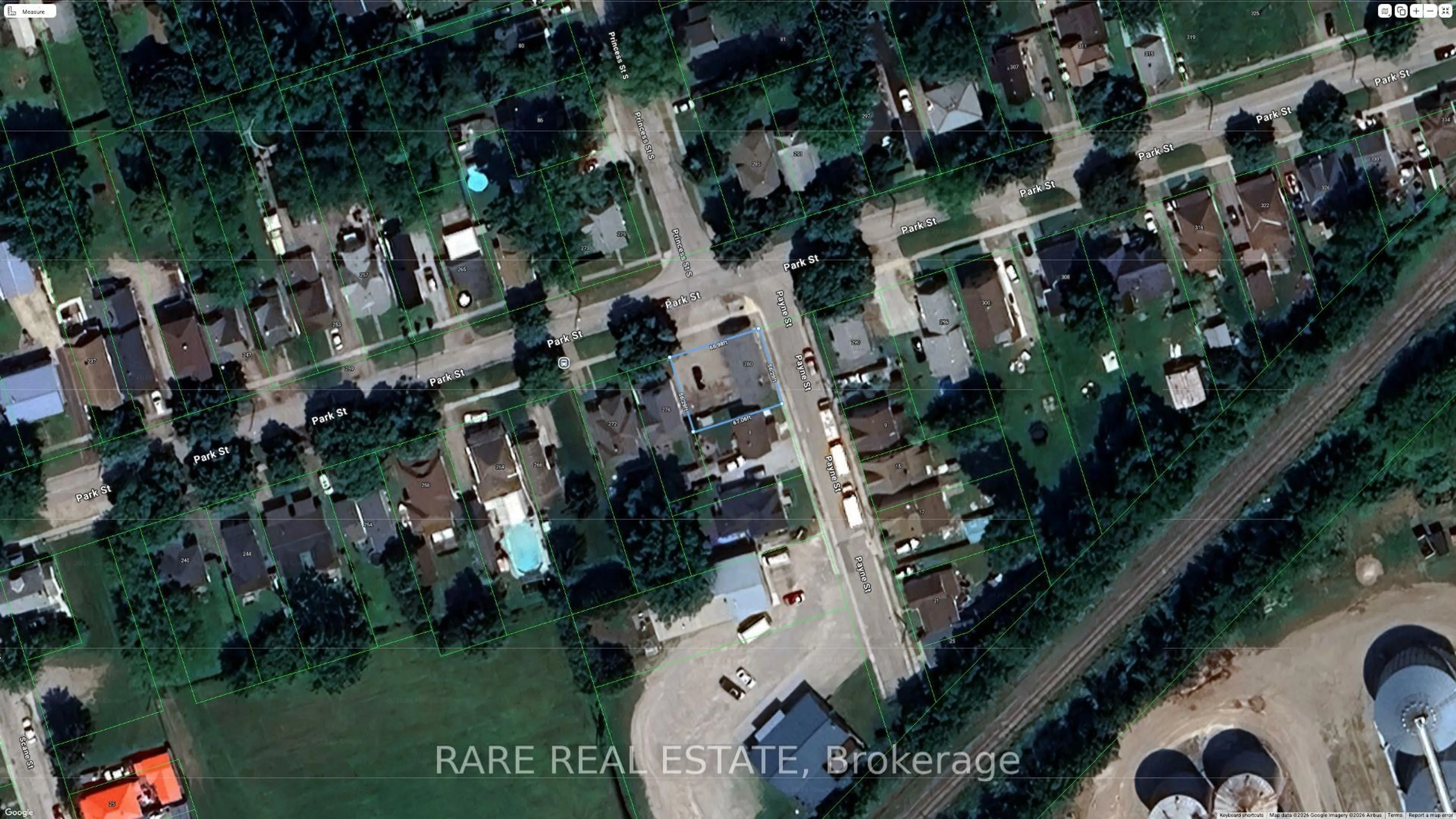 A pic from outside/outdoor area/front of a property/back of a property/a pic from drone, street for 280 Park St, Chatham-Kent Ontario N7M 3S3