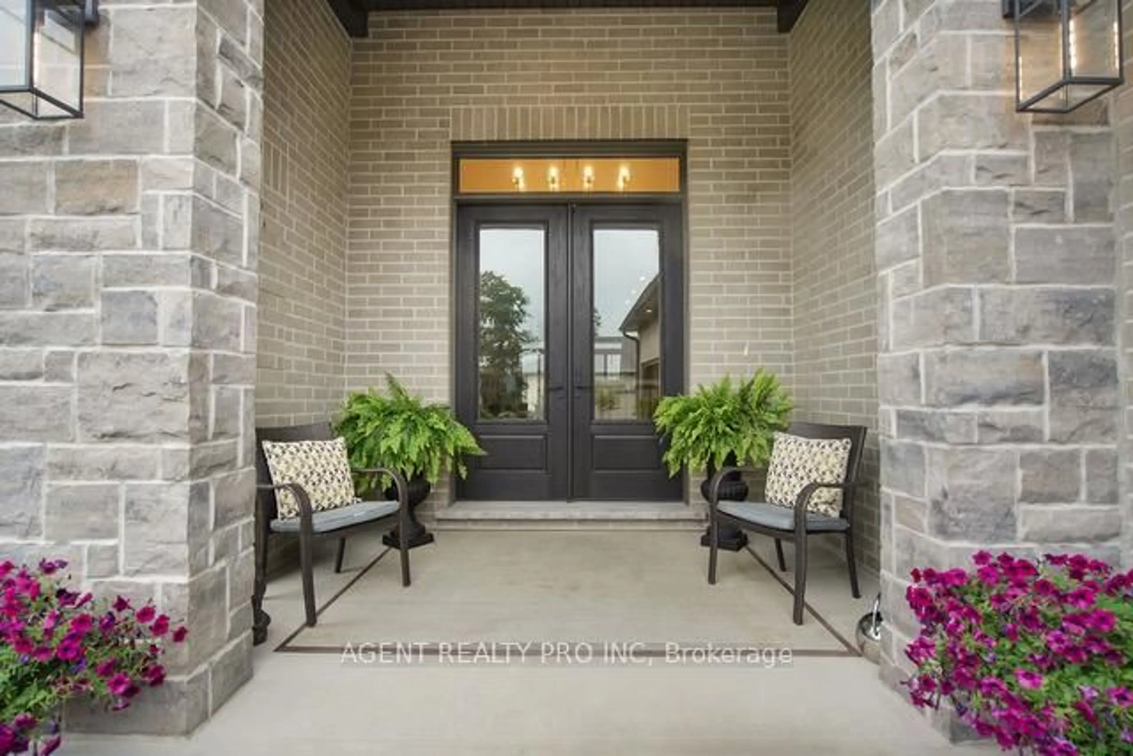 Indoor entryway for 1586 Ed Ervasti Lane, London South Ontario N6K 5R7