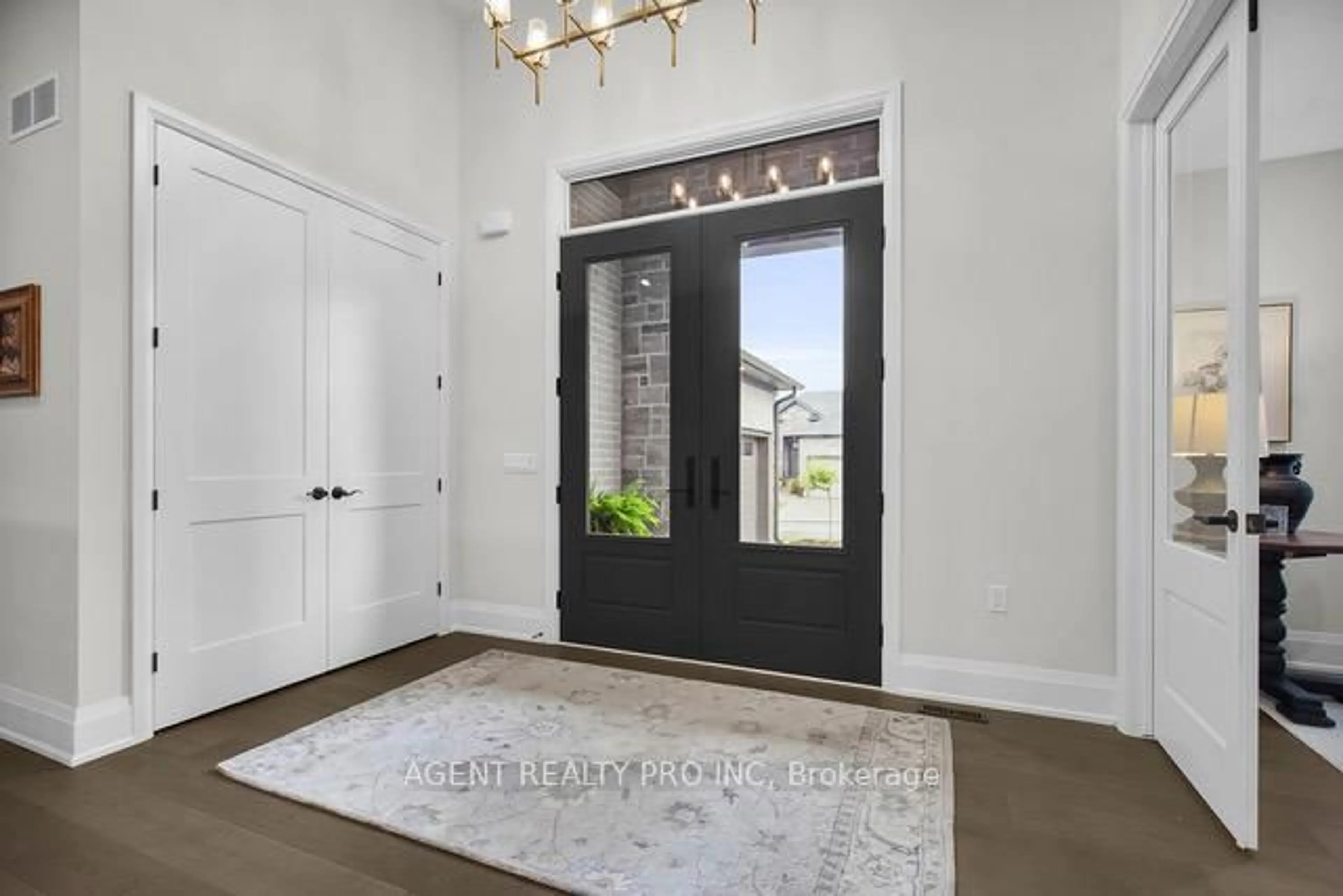 Indoor entryway for 1586 Ed Ervasti Lane, London South Ontario N6K 5R7