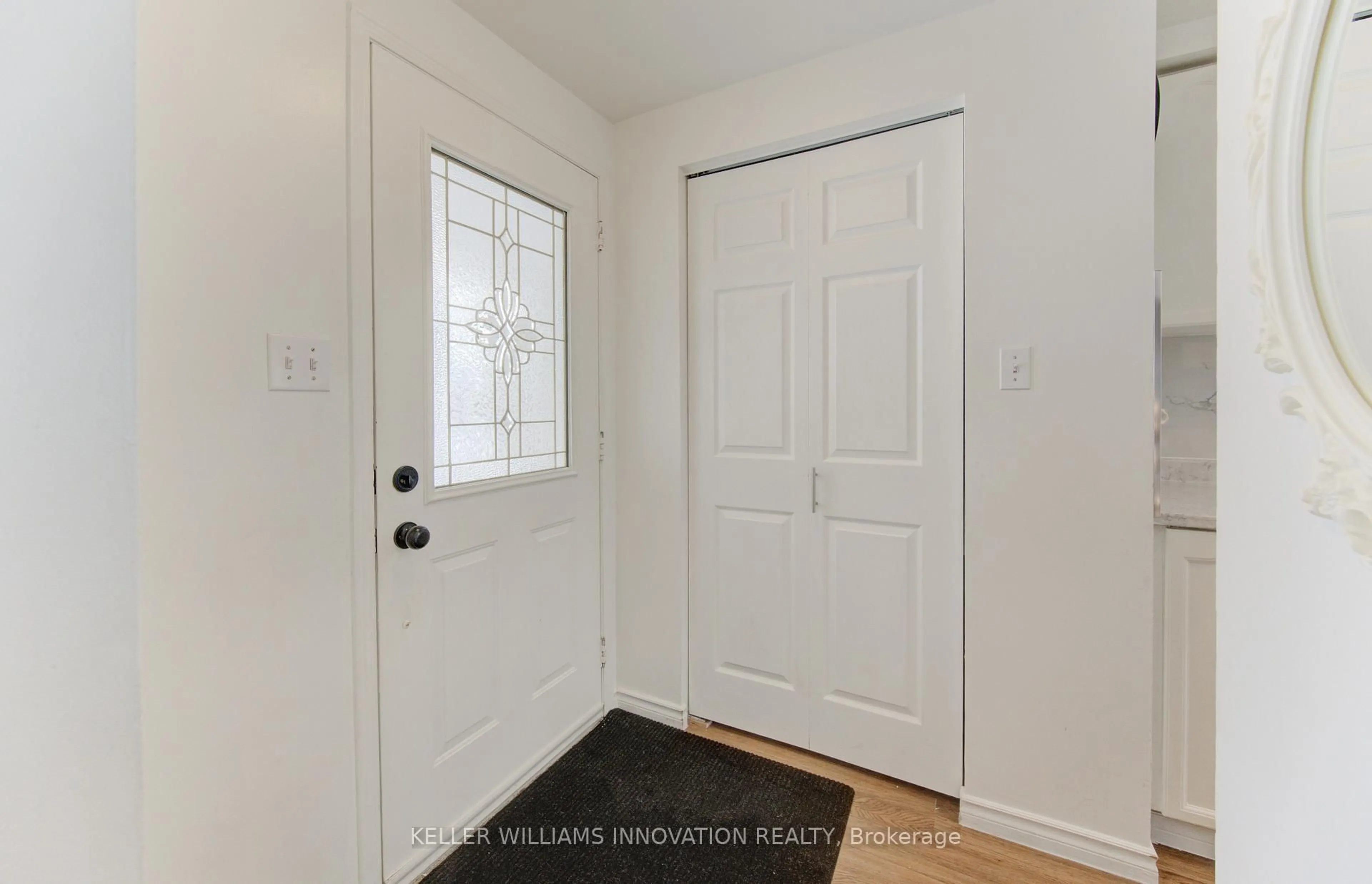Indoor entryway for 430 Bankside Cres, Kitchener Ontario N2N 3E5