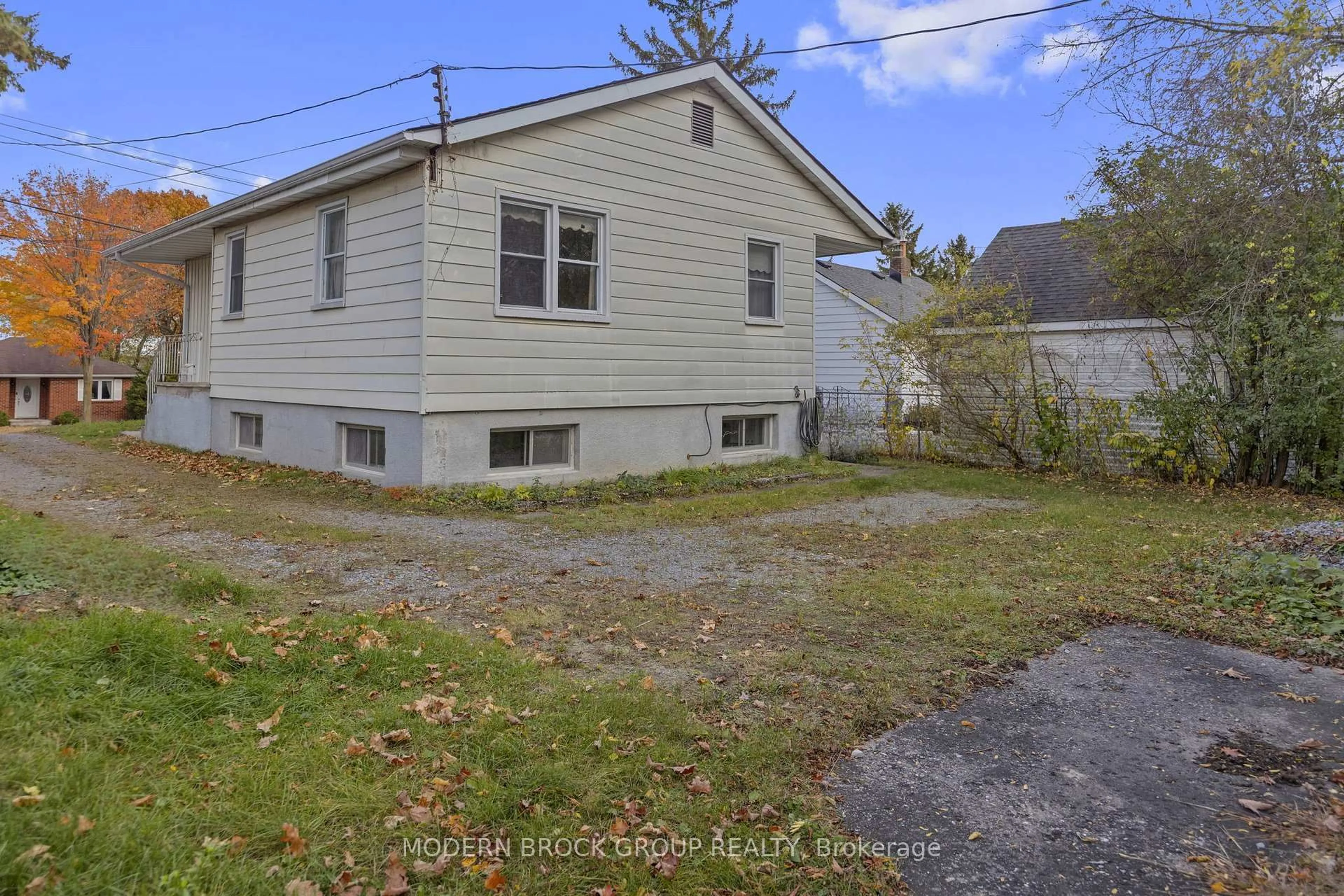 A pic from outside/outdoor area/front of a property/back of a property/a pic from drone, street for 26 Shaw St, Kingston Ontario K7K 4Y4