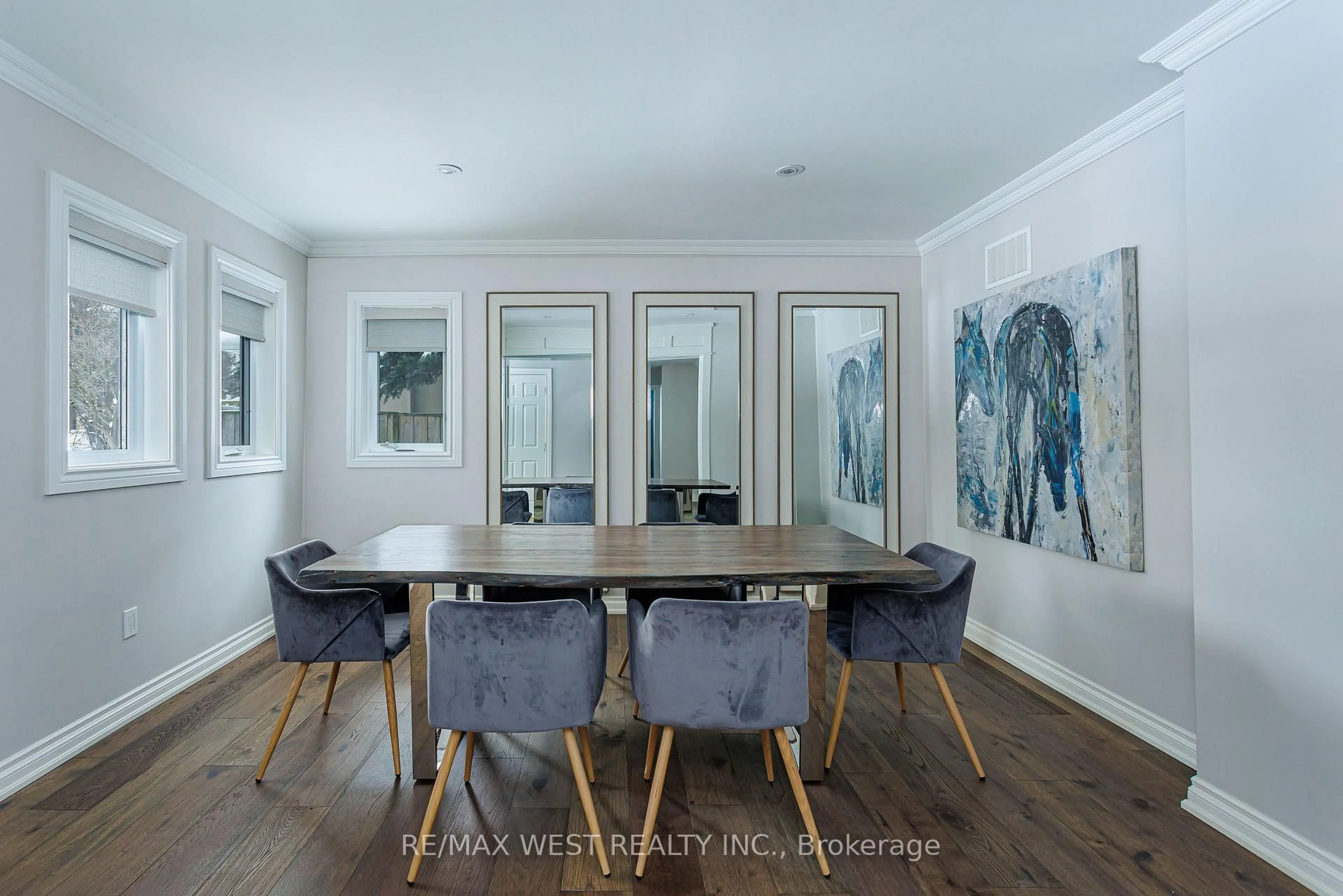 Dining room, wood/laminate floor for 26 Hostein Dr, Hamilton Ontario L9G 2S5