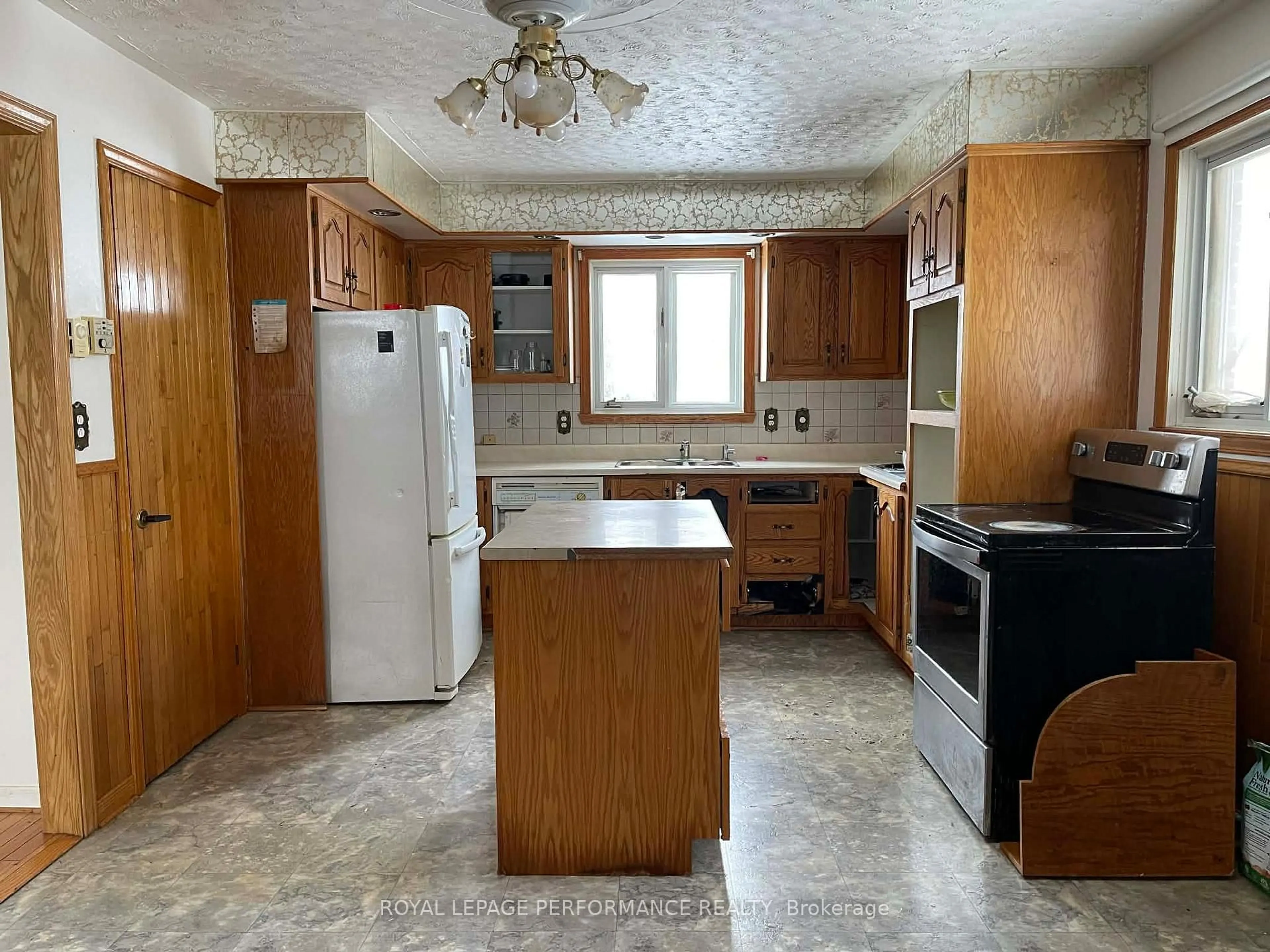 Standard kitchen, unknown for 425 Dominion St, North Glengarry Ontario K0C 1A0