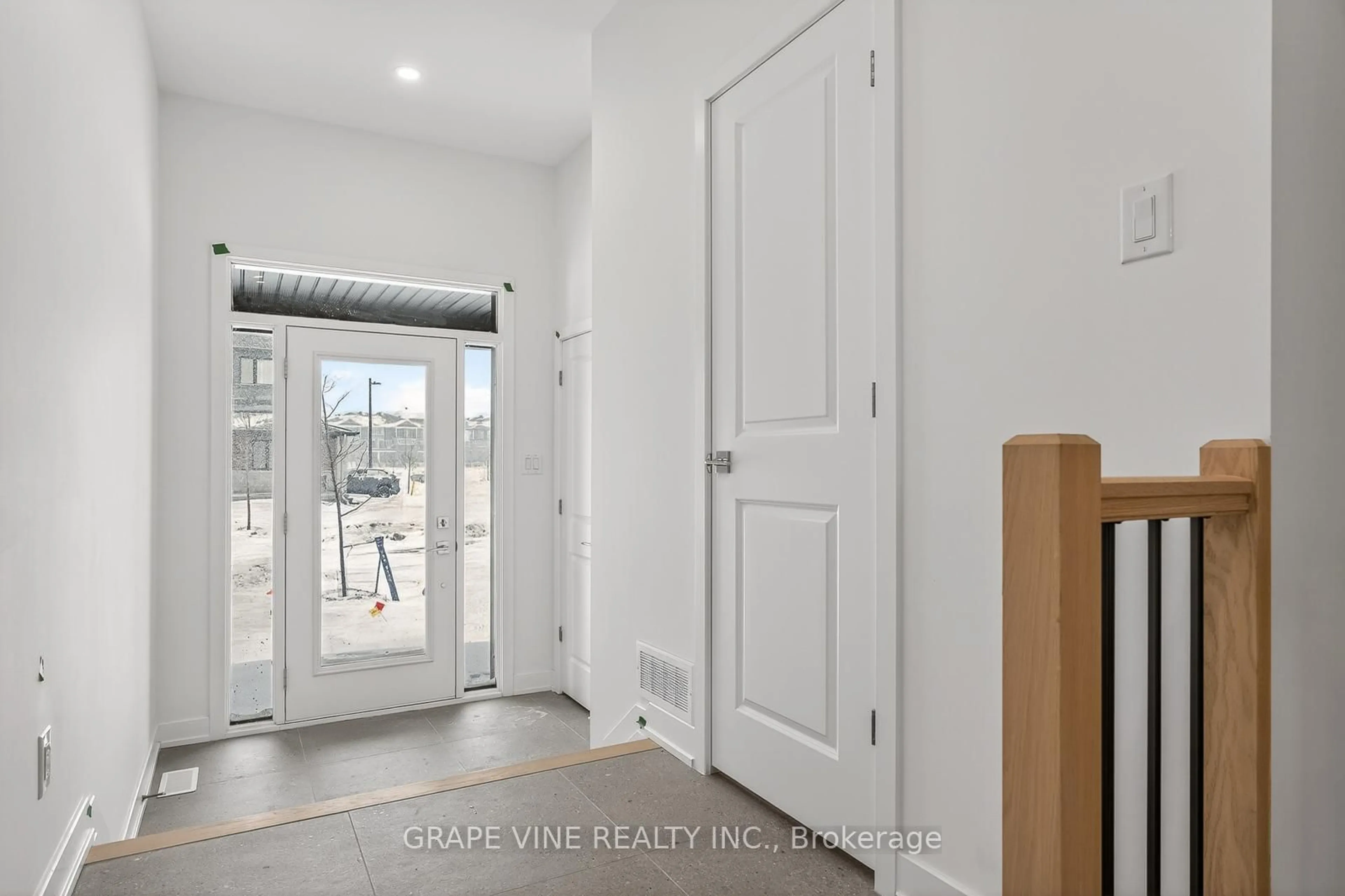 Indoor entryway for 503 Corretto St, Ottawa Ontario K2J 6Z1