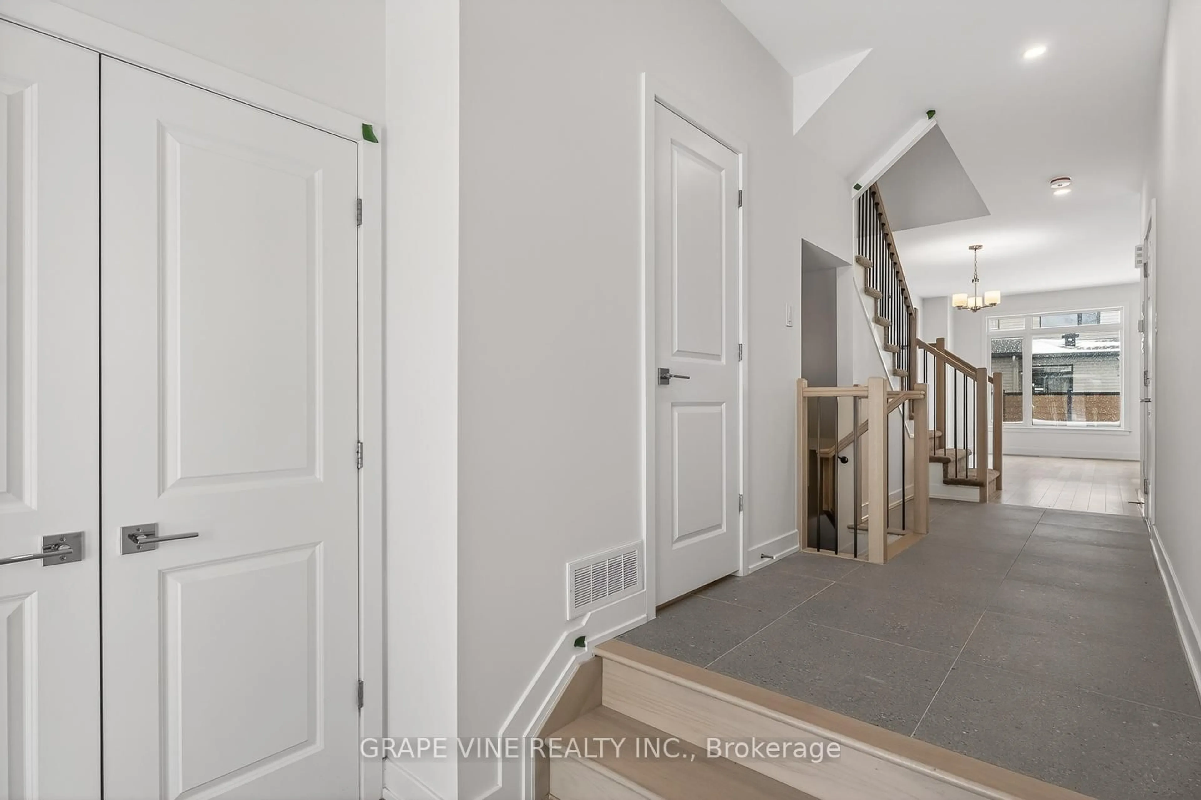 Indoor entryway for 503 Corretto St, Ottawa Ontario K2J 6Z1
