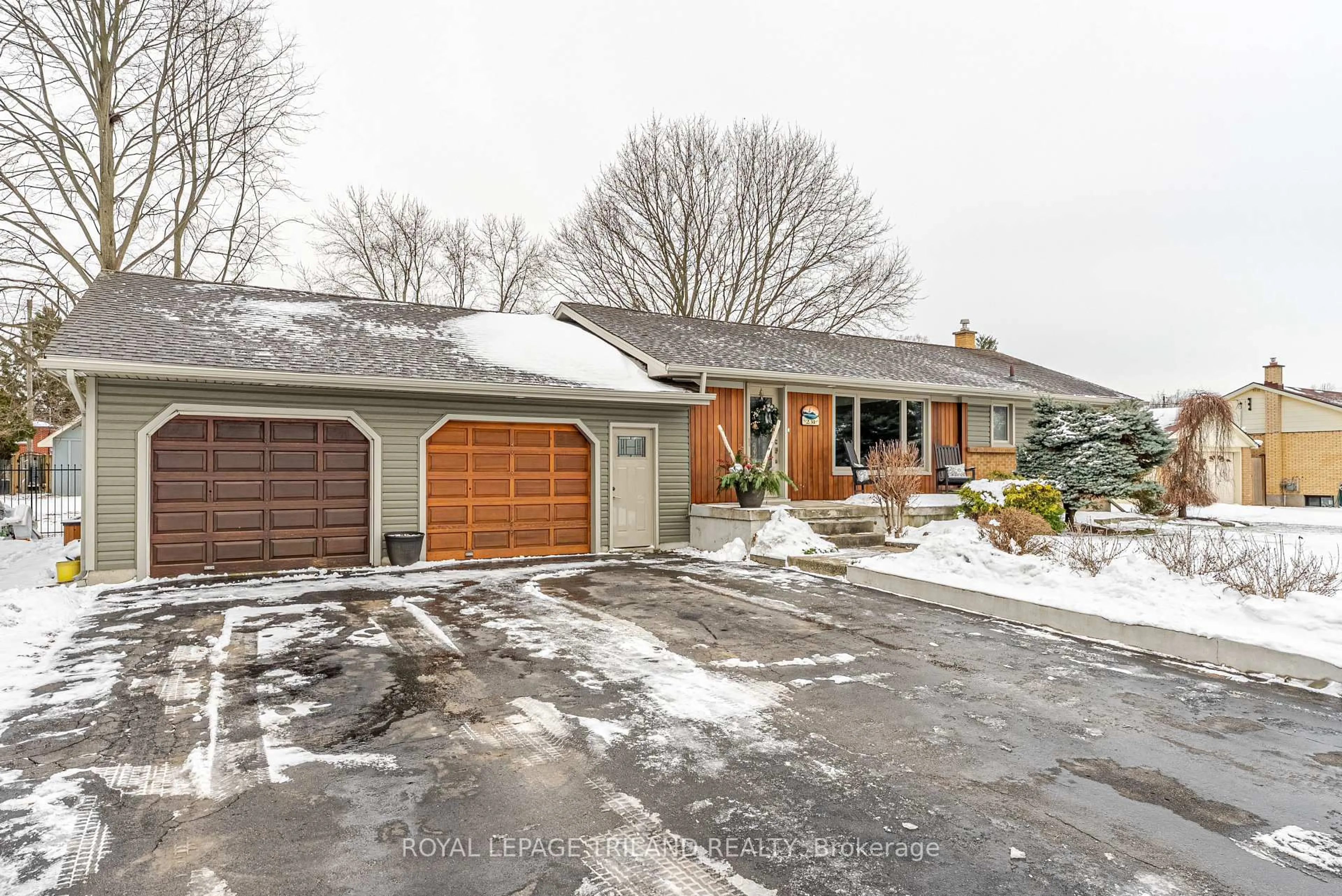 Unknown for 231 Thames Cres, Thames Centre Ontario N0L 1G0