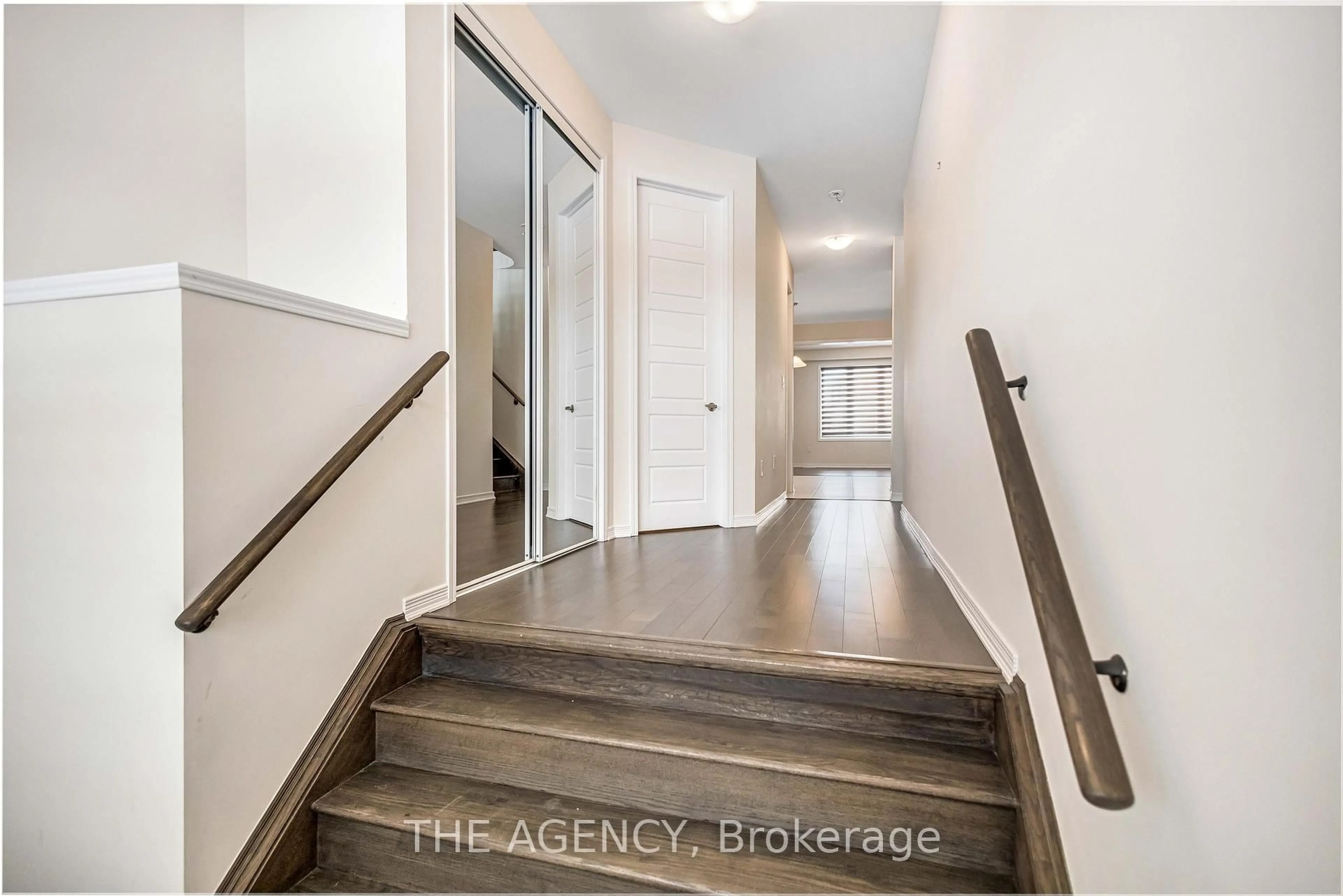 Indoor entryway for 36 MacLachlan Ave, Haldimand Ontario N3W 0C5