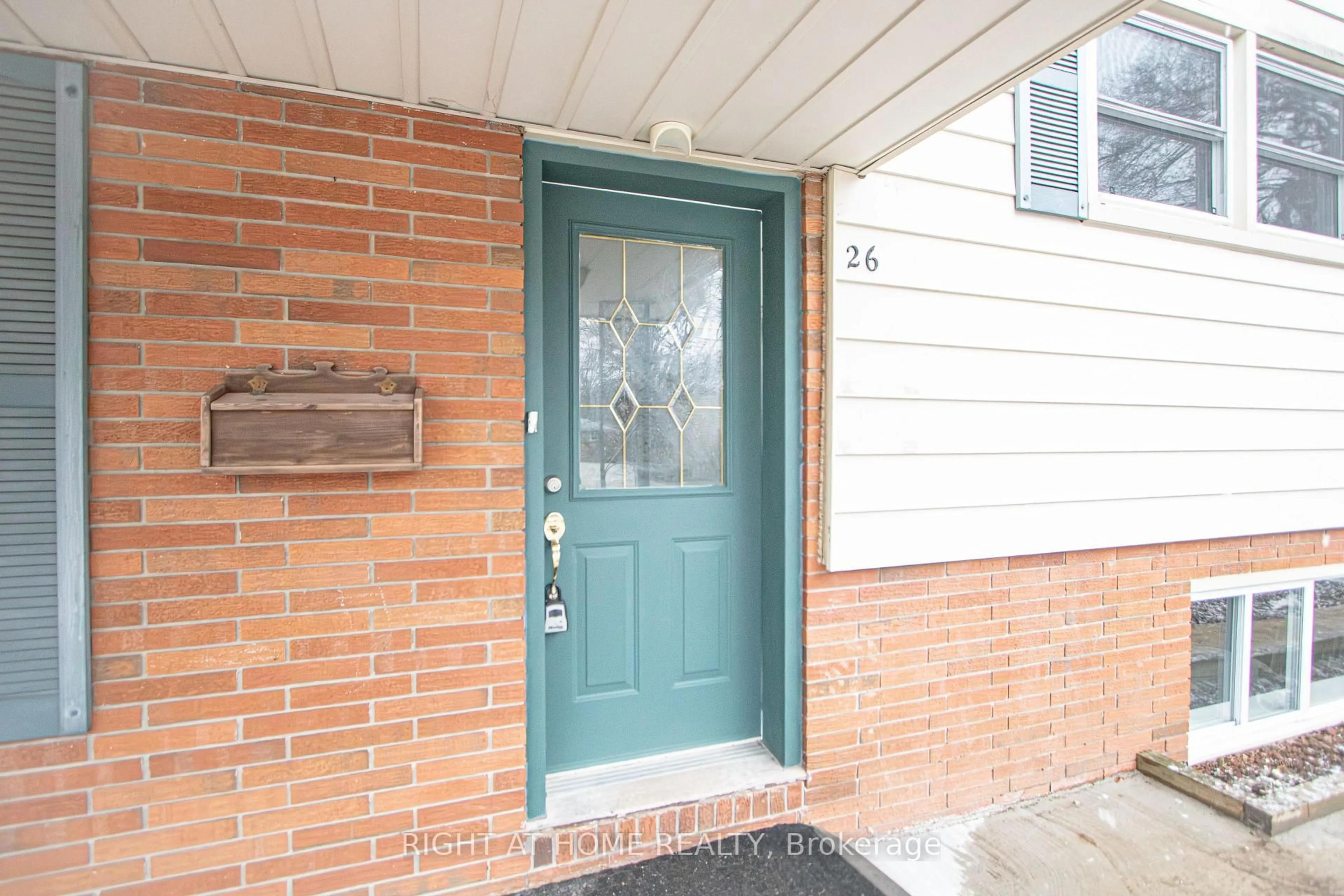 Indoor entryway for 26 Wychwood Park, London North Ontario N6G 1R5