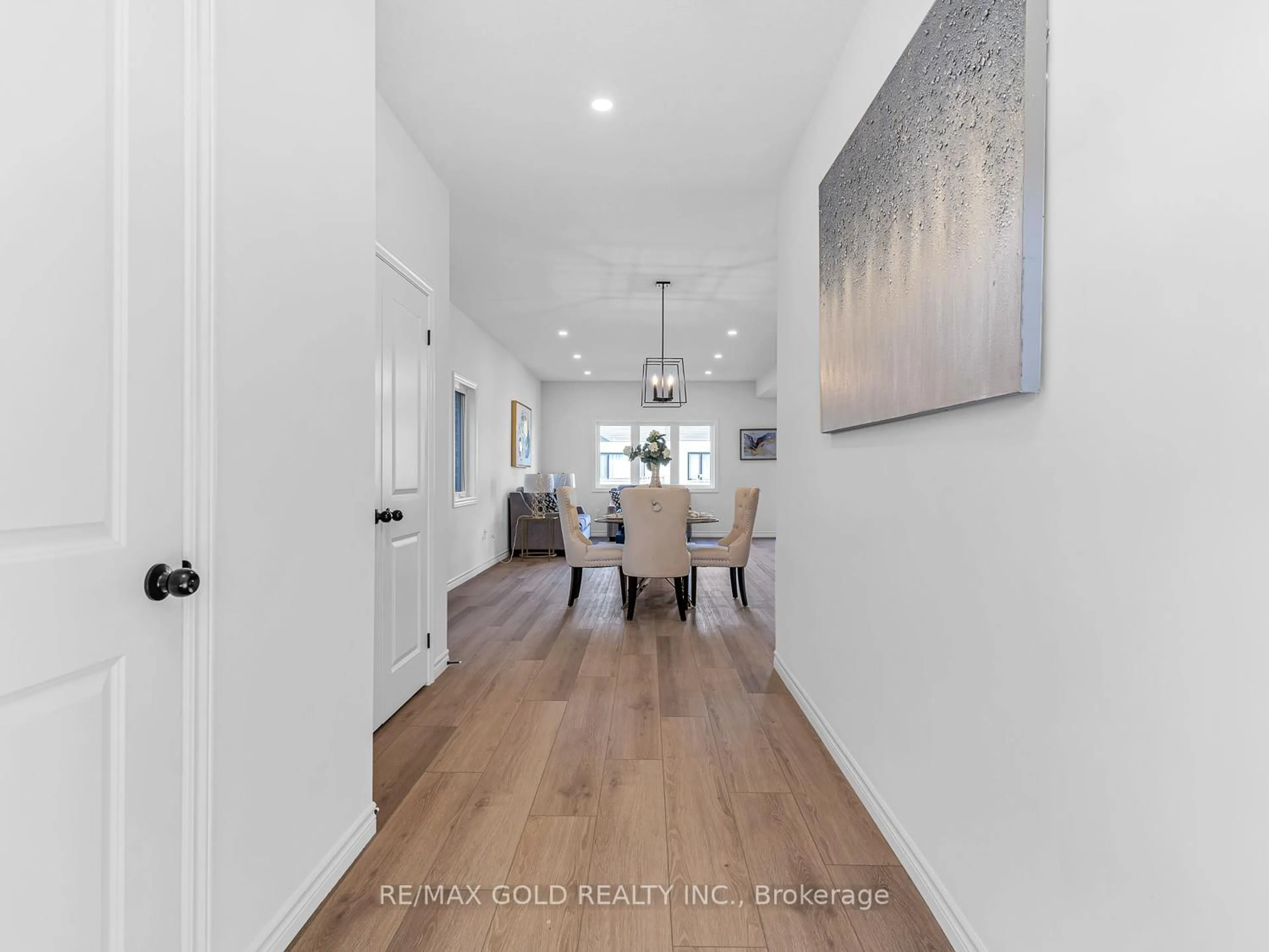 Indoor entryway for 139 Byers St, London South Ontario N6L 0E9