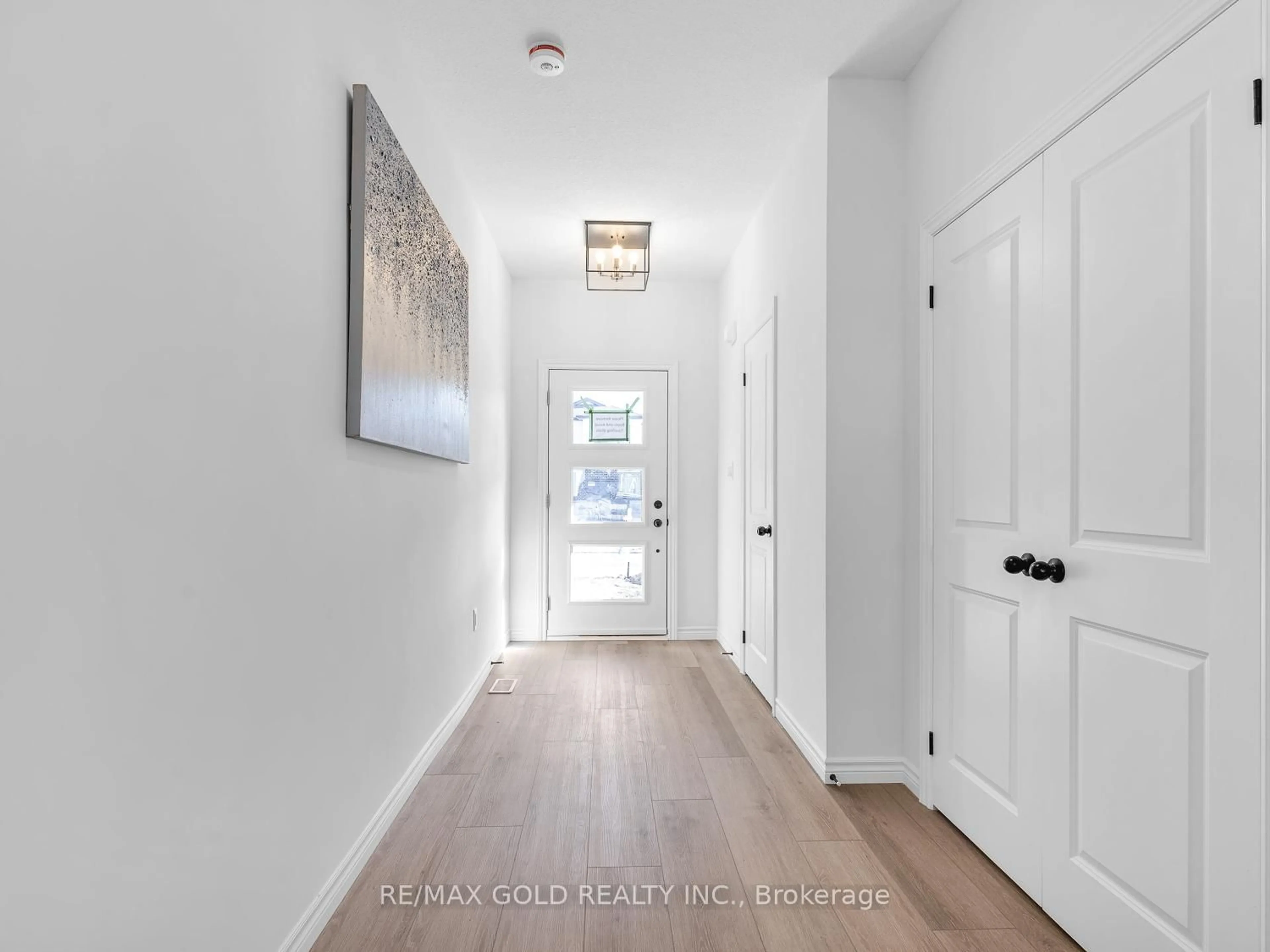 Indoor entryway for 139 Byers St, London South Ontario N6L 0E9