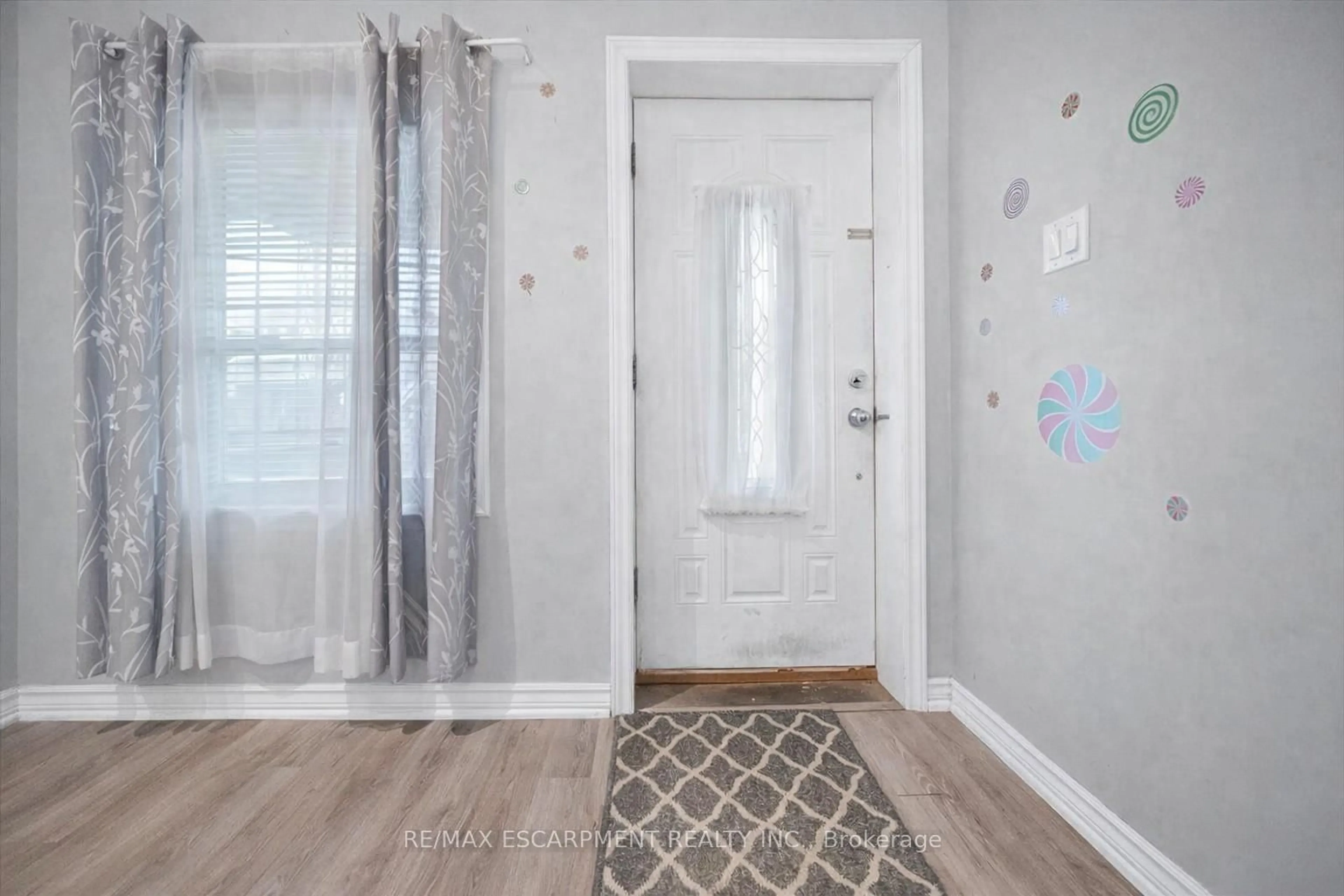 Indoor entryway for 106 Lottridge St, Hamilton Ontario L8L 6T9