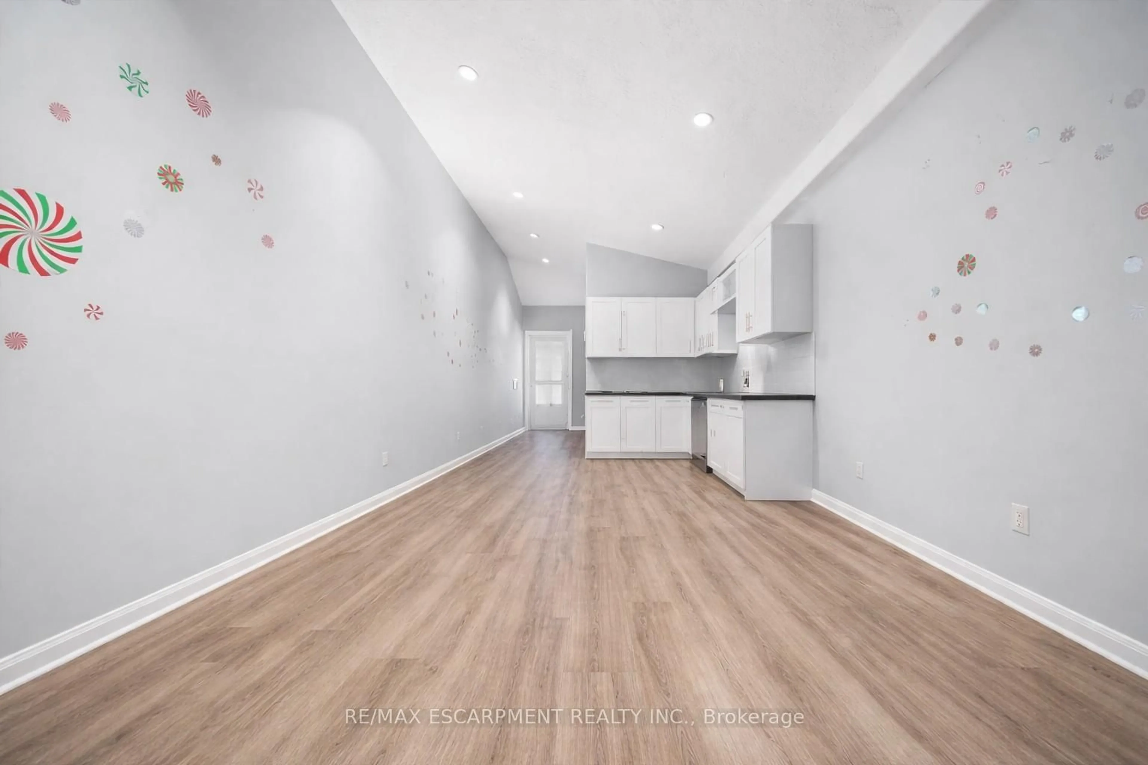 A pic of a room for 106 Lottridge St, Hamilton Ontario L8L 6T9