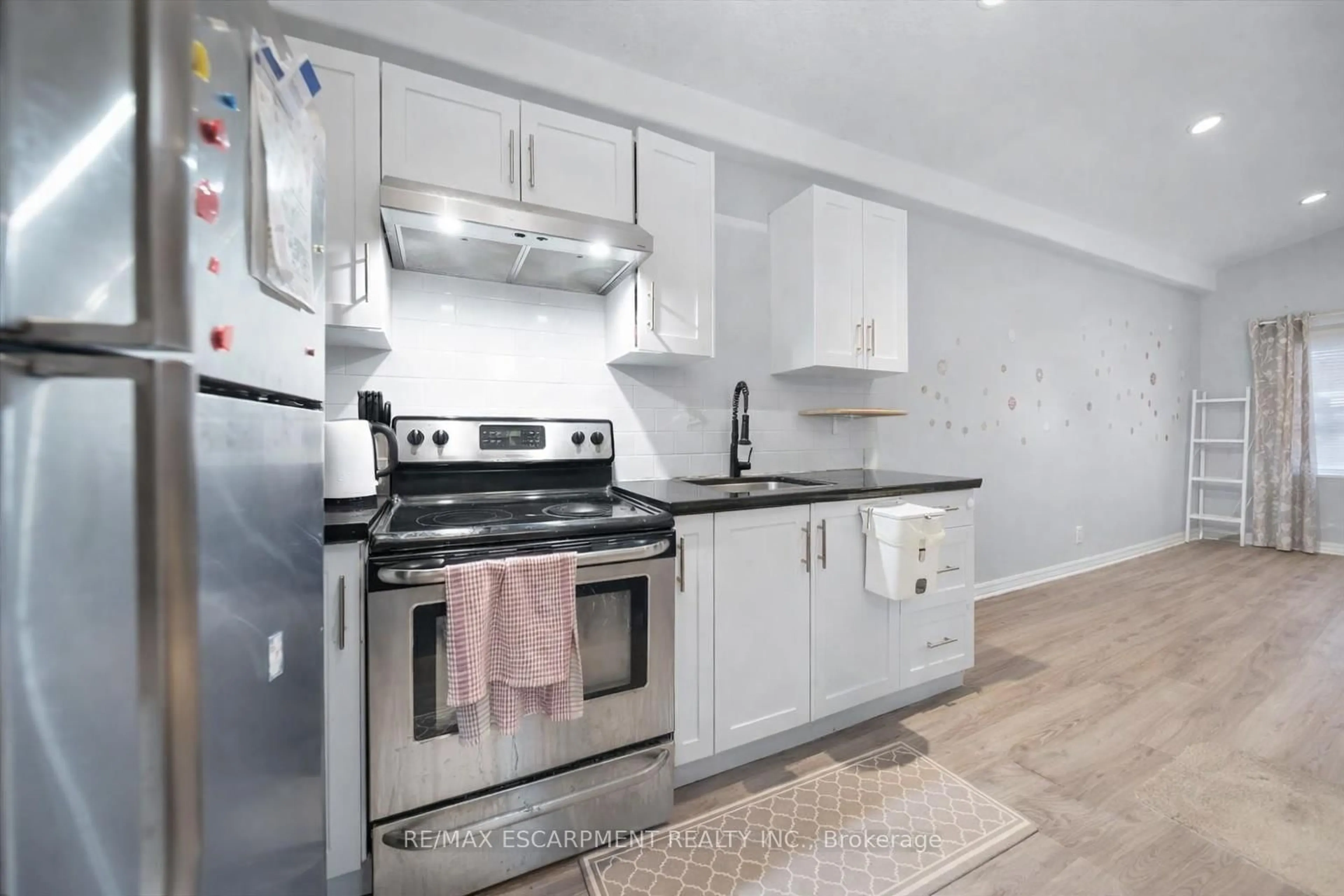 Standard kitchen, unknown for 106 Lottridge St, Hamilton Ontario L8L 6T9