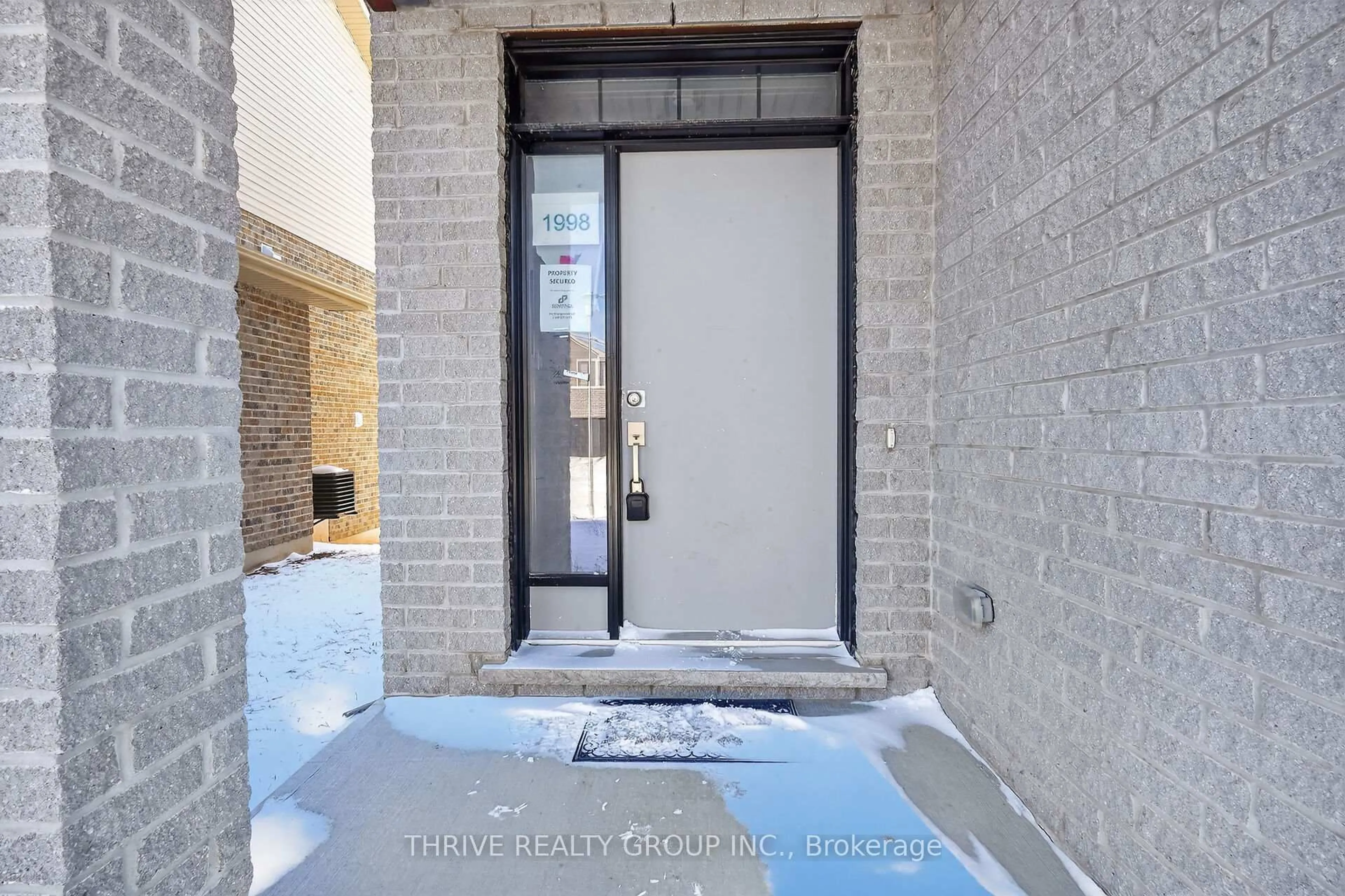 Indoor entryway for 1998 Evans Blvd, London South Ontario N6M 0J7