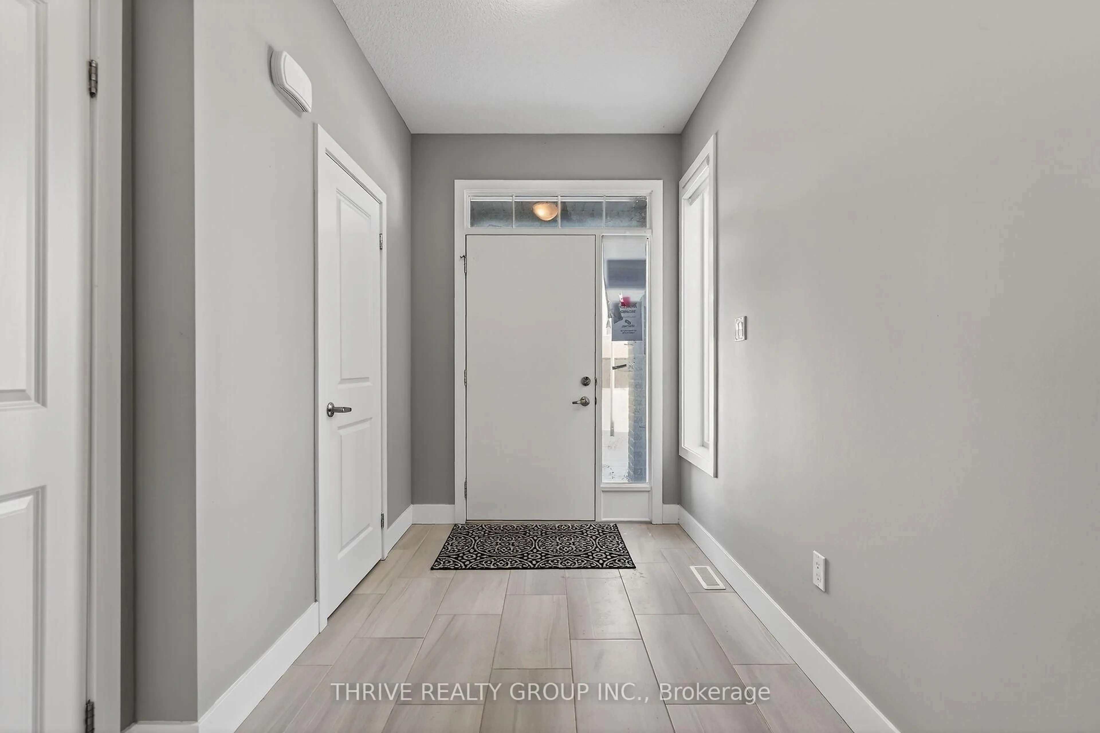 Indoor entryway for 1998 Evans Blvd, London South Ontario N6M 0J7